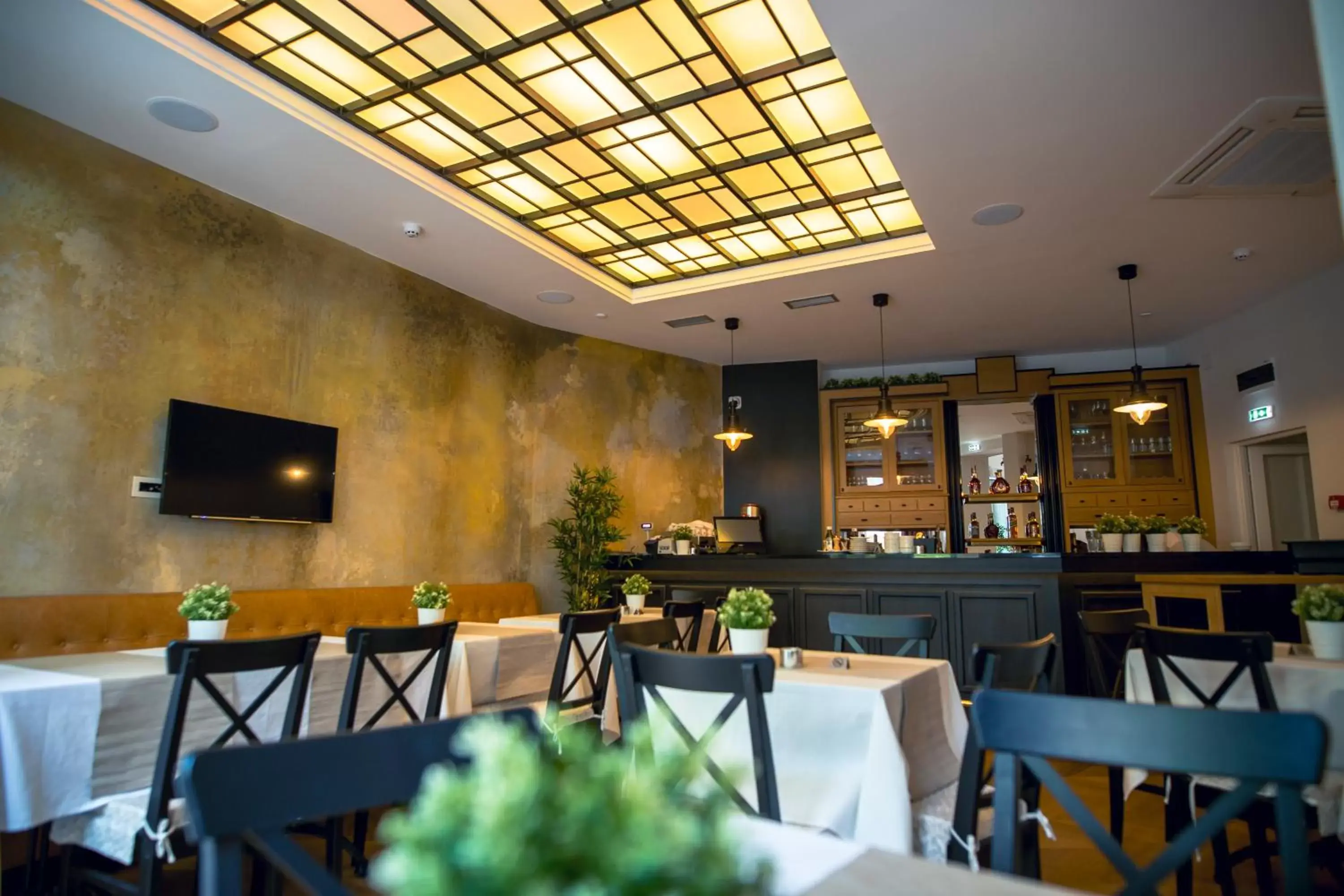 Restaurant/places to eat in Public House Hotel Restaurant/places to eat in Public House Hotel