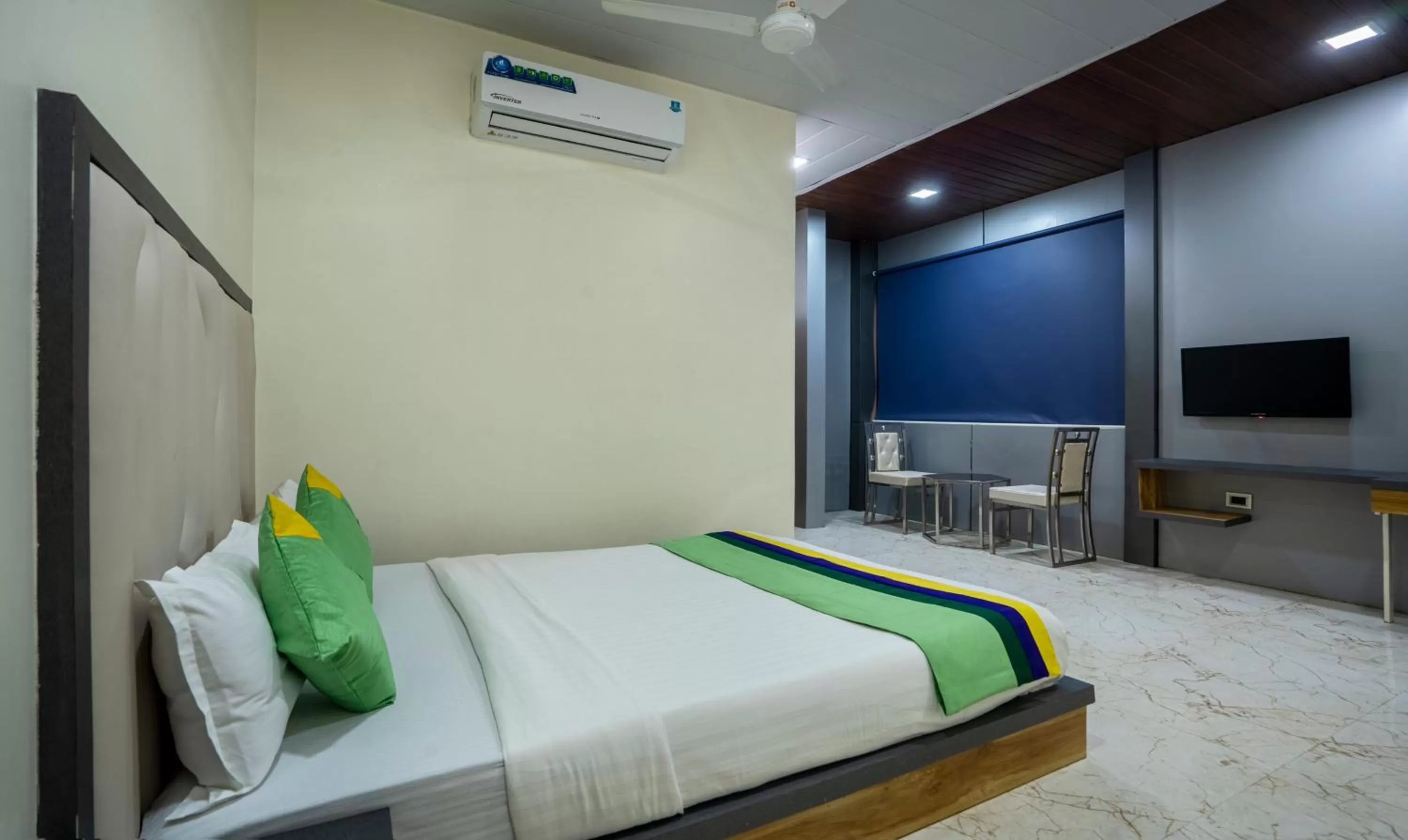 Bed in Treebo Zaid International Powai