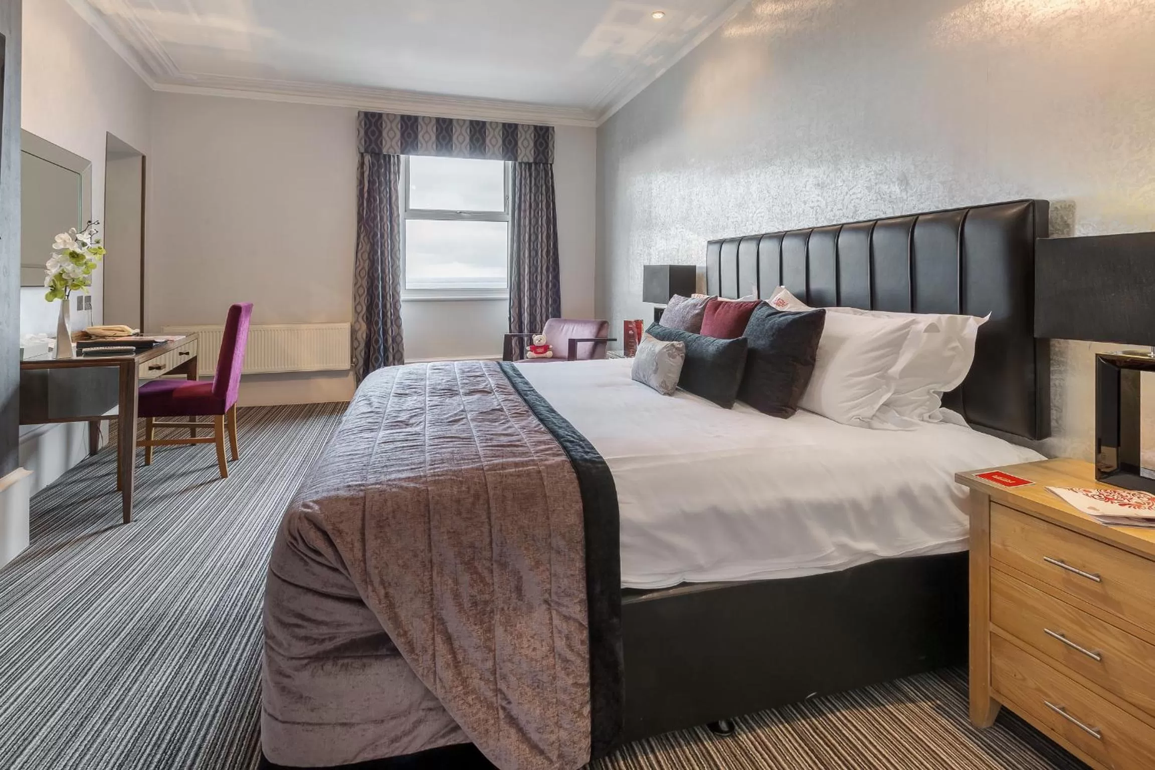 Bedroom, Bed in Muthu Westcliff Hotel (Near London Southend Airport)