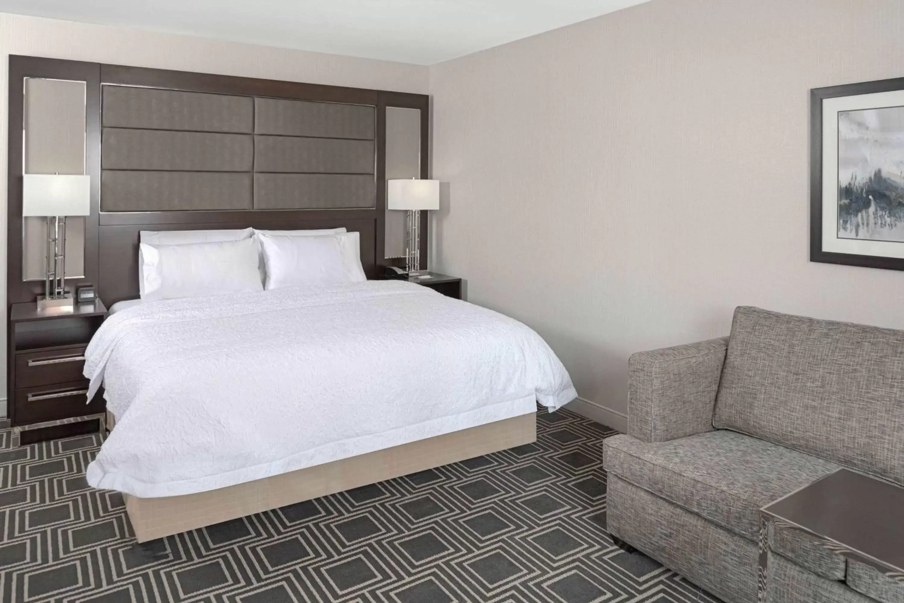Living room, Bed in Hampton Inn & Suites-Worcester, MA