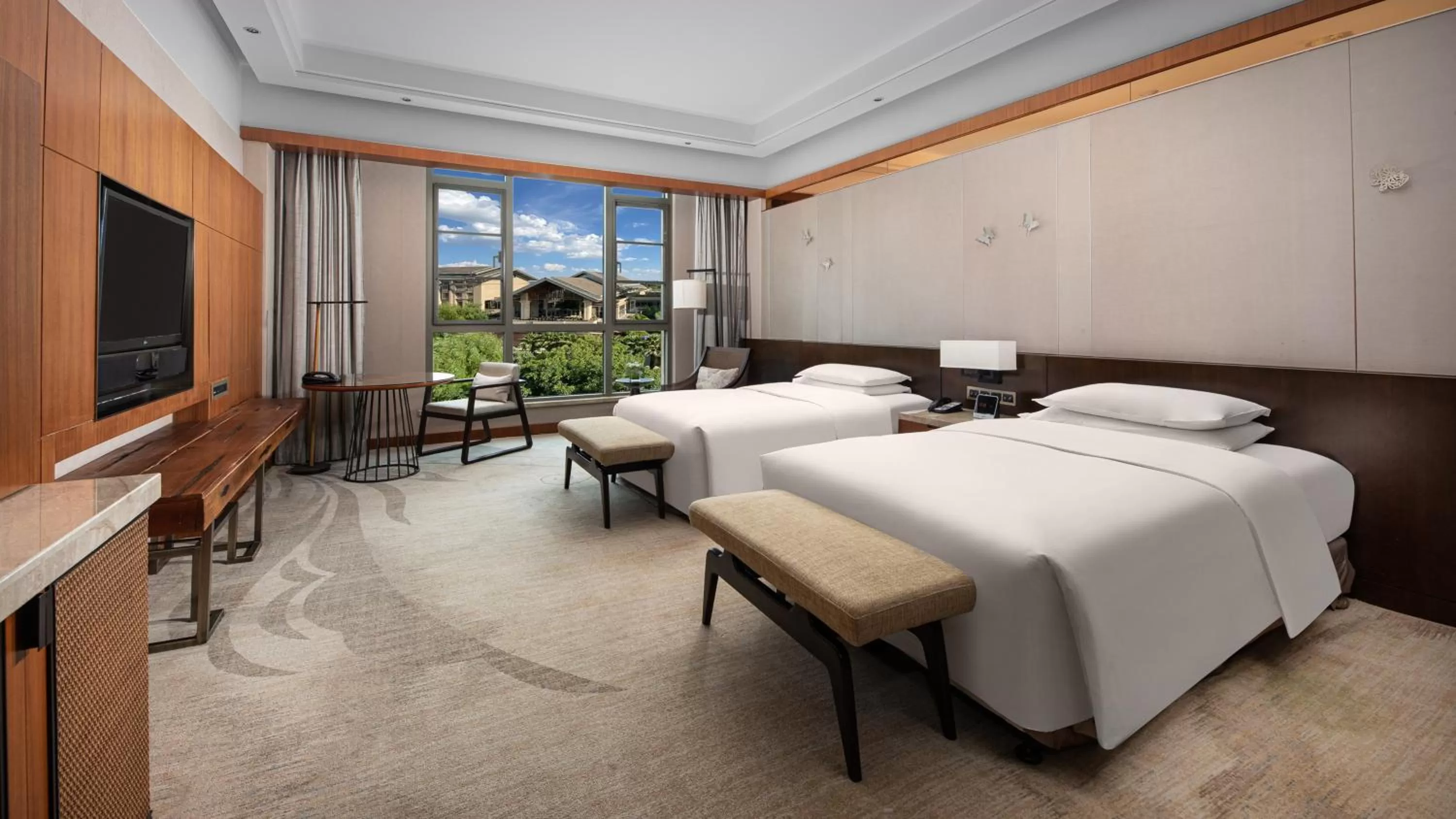 Photo of the whole room, Bed in InterContinental Kunming by IHG