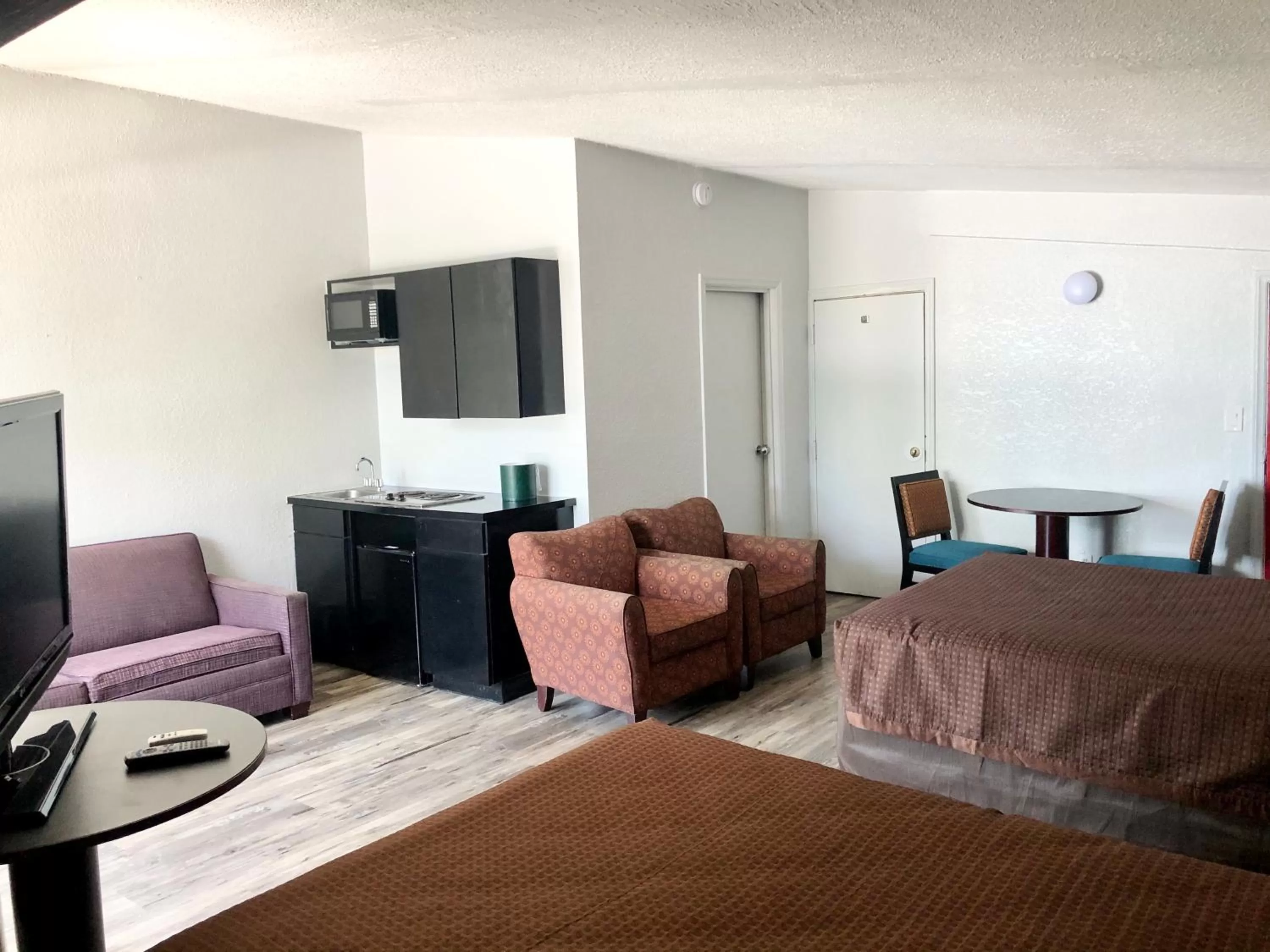 Photo of the whole room in Tarpon Inn