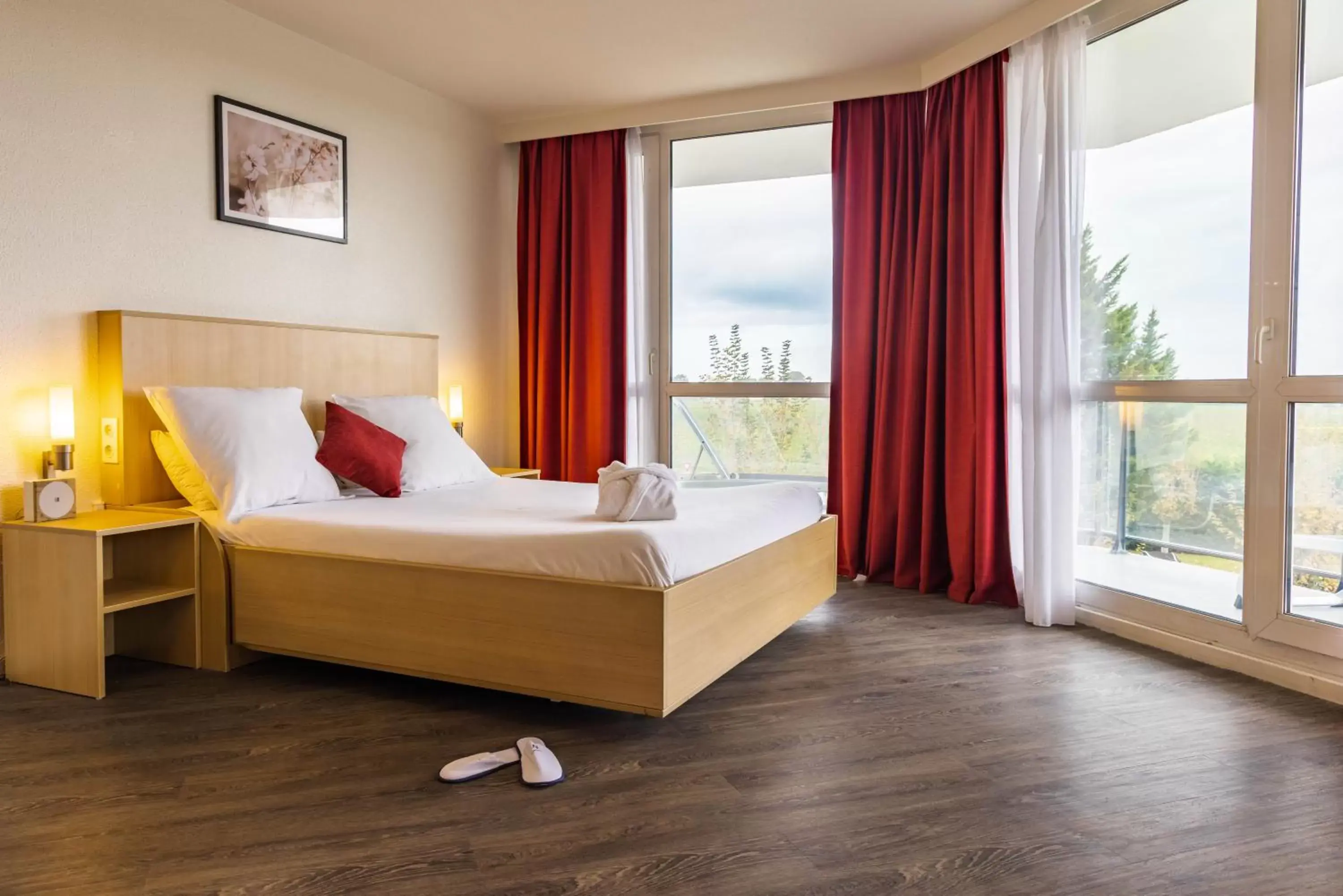 Bedroom, Bed in Novotel Senart Golf De Greenparc