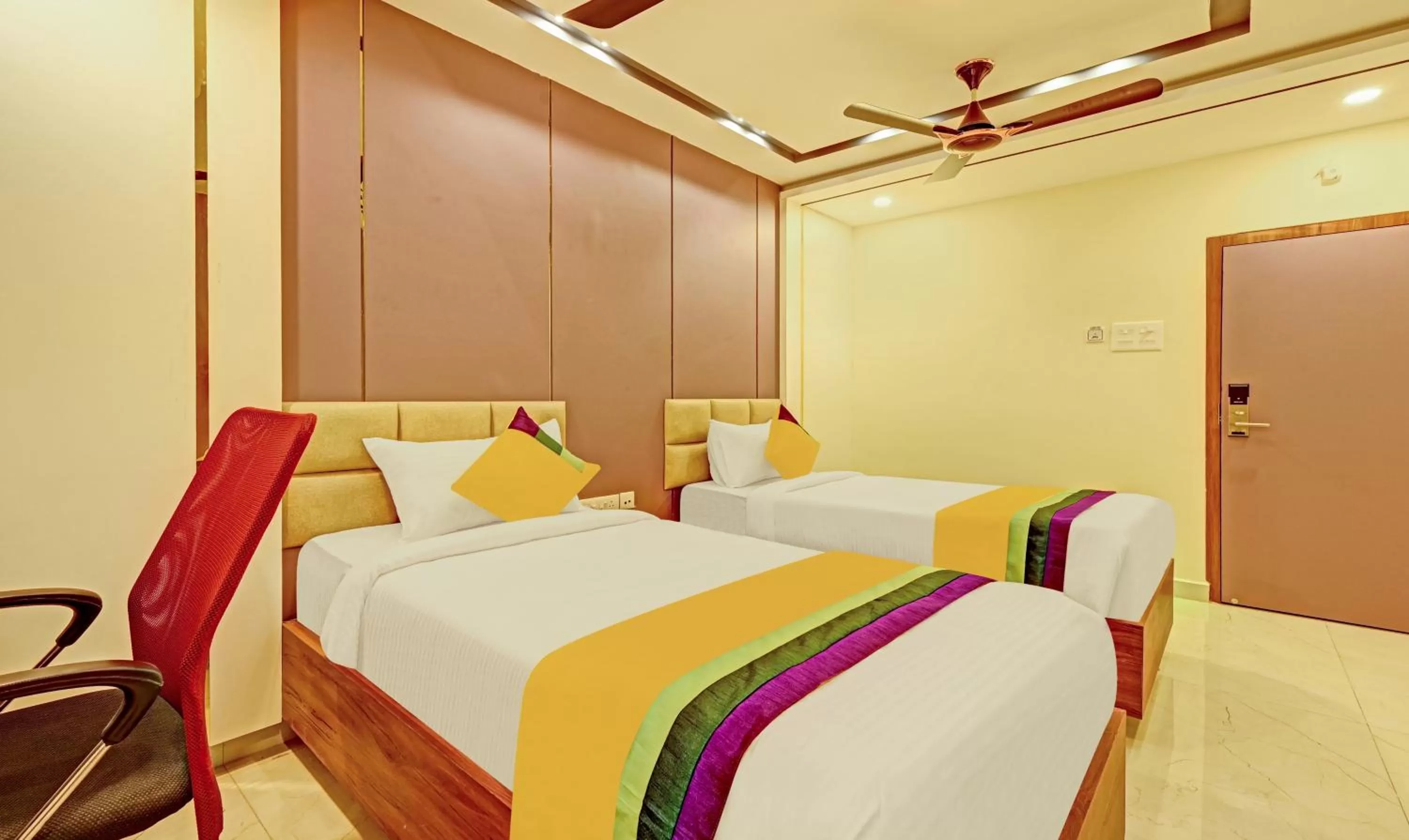 Bedroom, Bed in Itsy Hotels Sri Sai Grand Inn