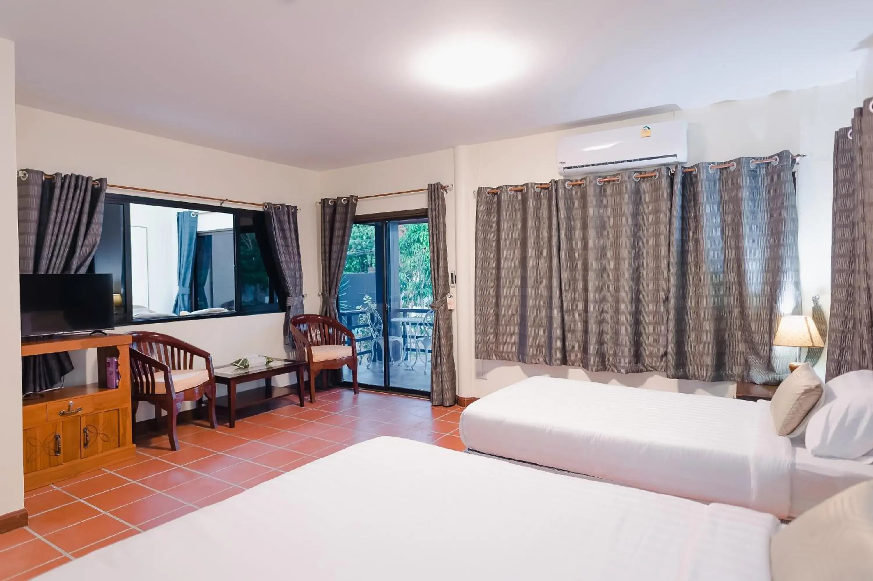 Triple Room with Balcony in Siray Green Resort Triple Room with Balcony in Siray Green Resort