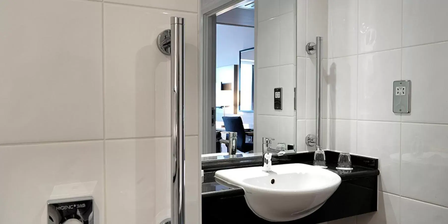 Photo of the whole room, Bathroom in Crowne Plaza Harrogate, an IHG Hotel