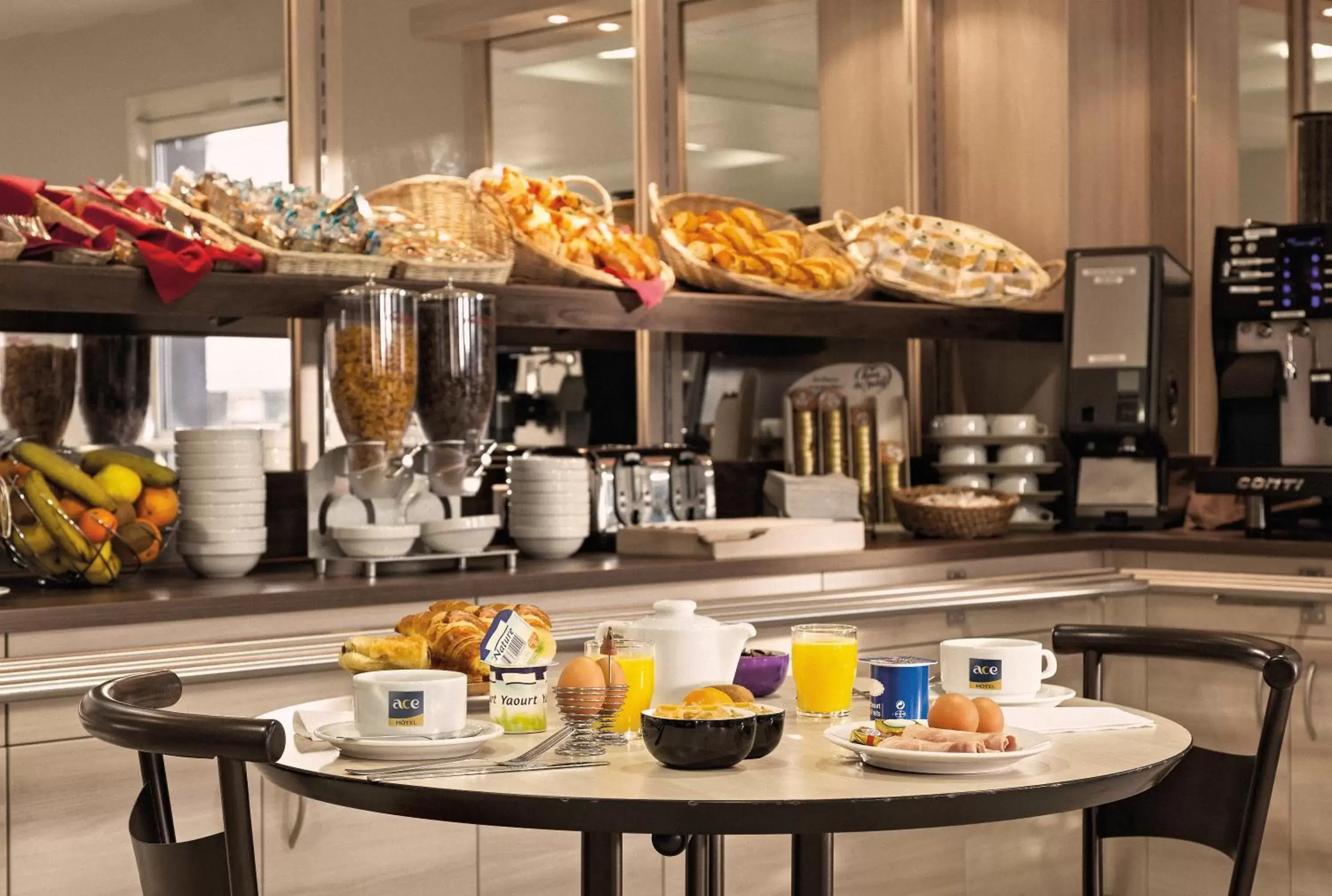 Continental breakfast, Restaurant/Places to Eat in Ace Hotel Poitiers