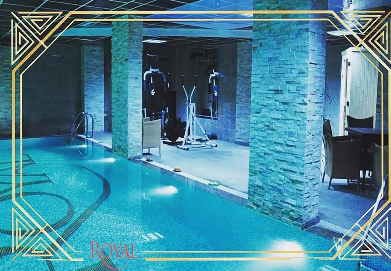 Swimming pool in Hotel Royal