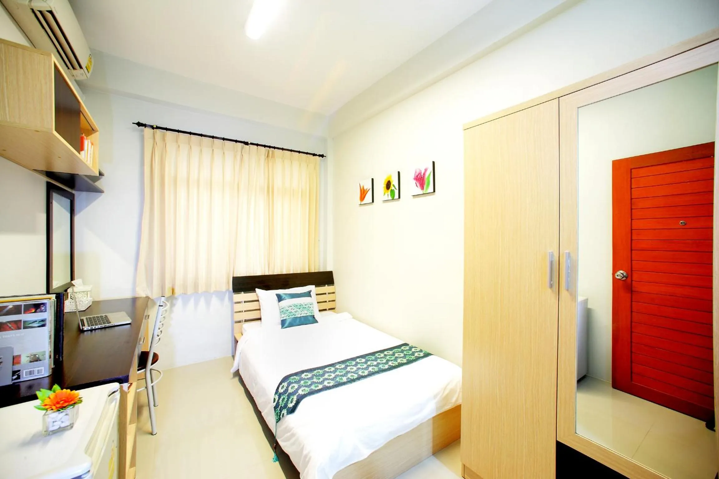 Bedroom, Bed in Smile Inn