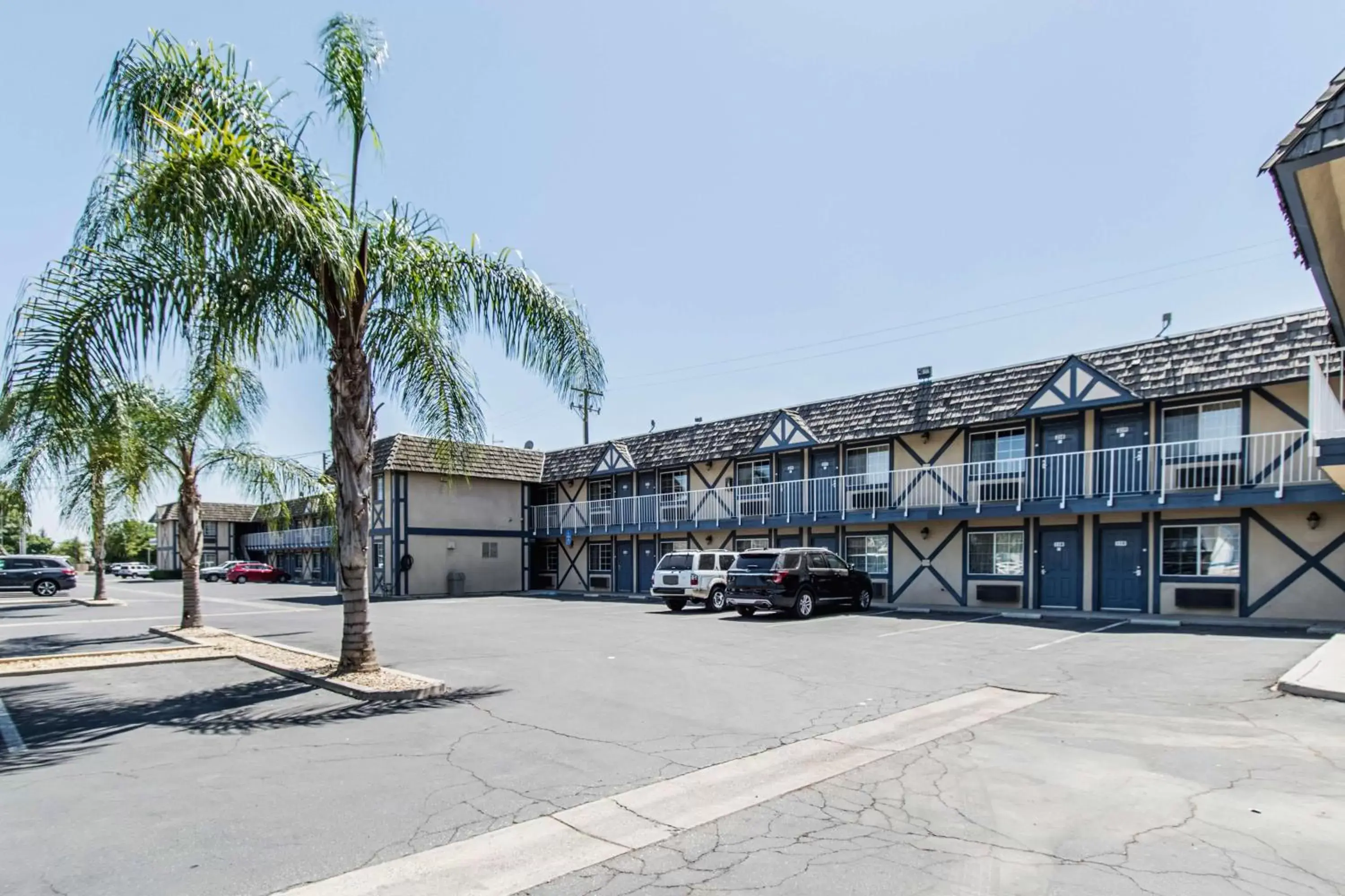Property Building in Motel 6-Kingsburg, CA