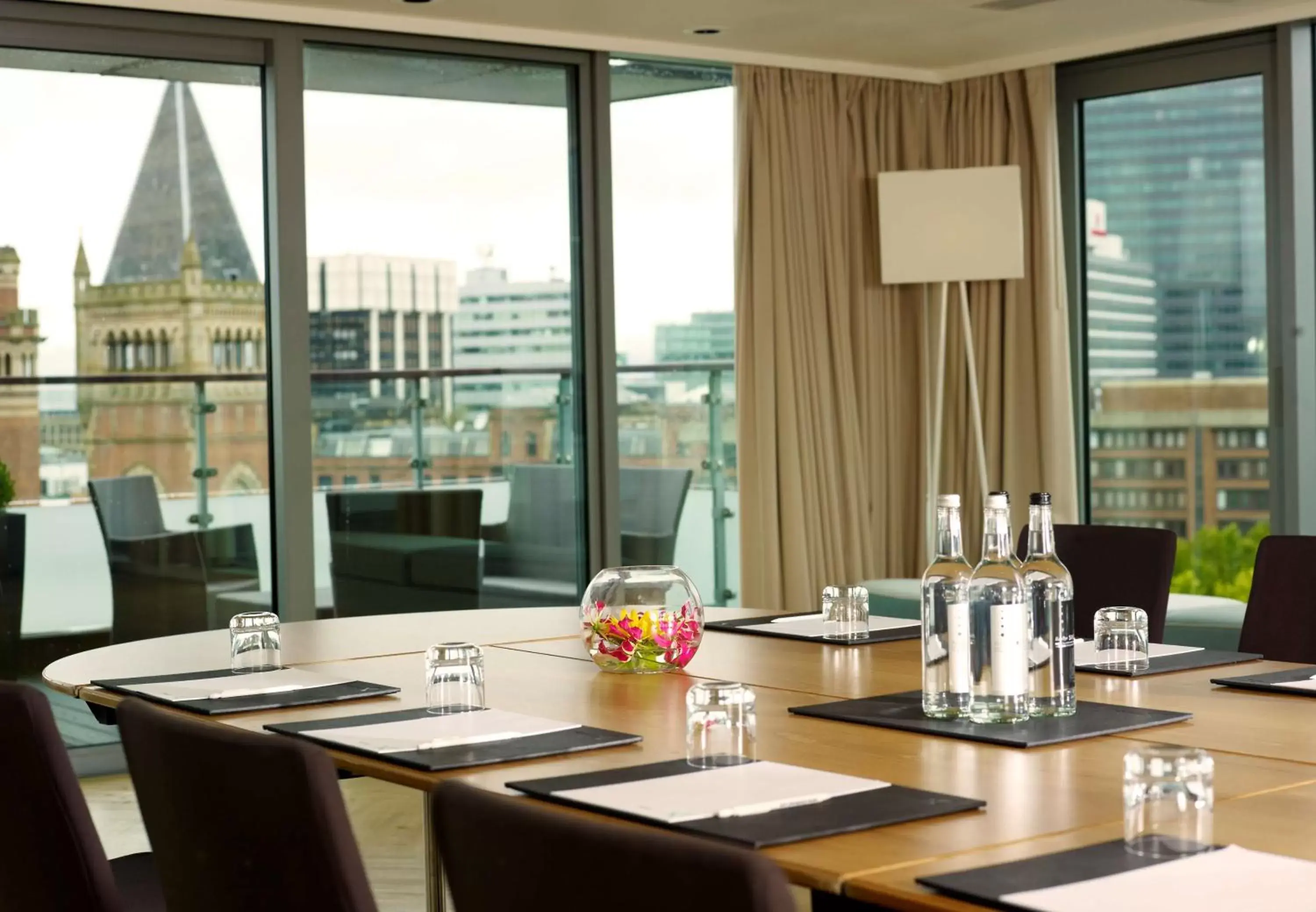 Meeting/conference room in DoubleTree by Hilton Manchester Piccadilly