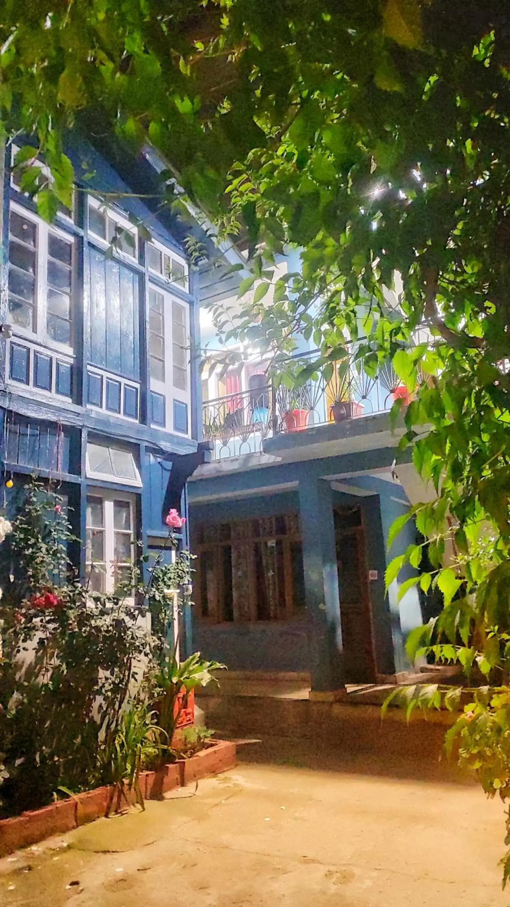 Property building in The Prasher Lodge Mall Road Manali Property building in The Prasher Lodge Mall Road Manali