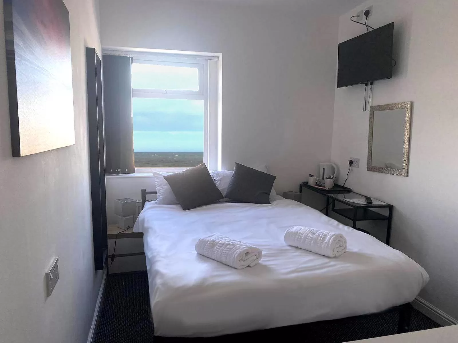 Photo of the whole room, Bed in Blackpool Resort Hotel