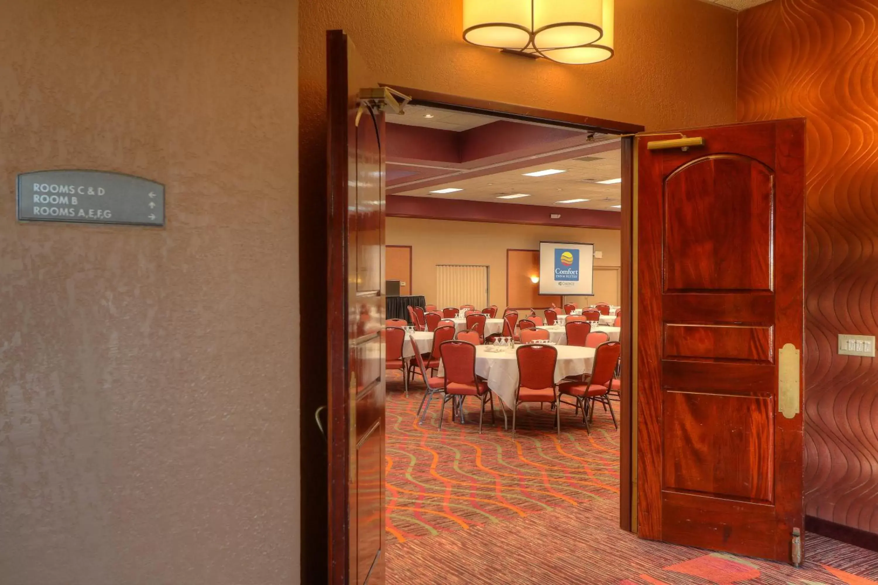 Meeting/conference room, Restaurant/Places to Eat in Comfort Inn & Suites and Conference Center