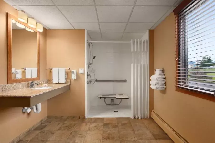 Bathroom in Days Inn by Wyndham Helena