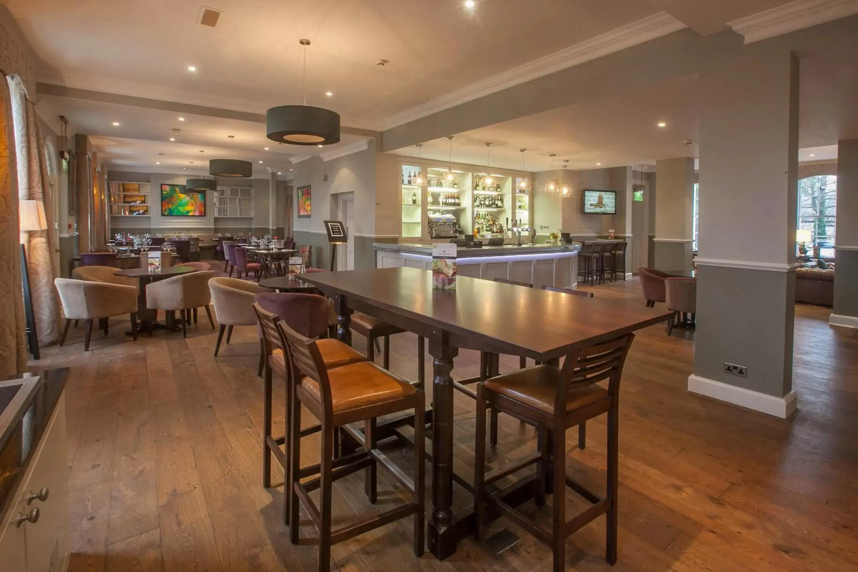 Lounge or bar, Restaurant/Places to Eat in London Chigwell Prince Regent Hotel, BW Signature Collection