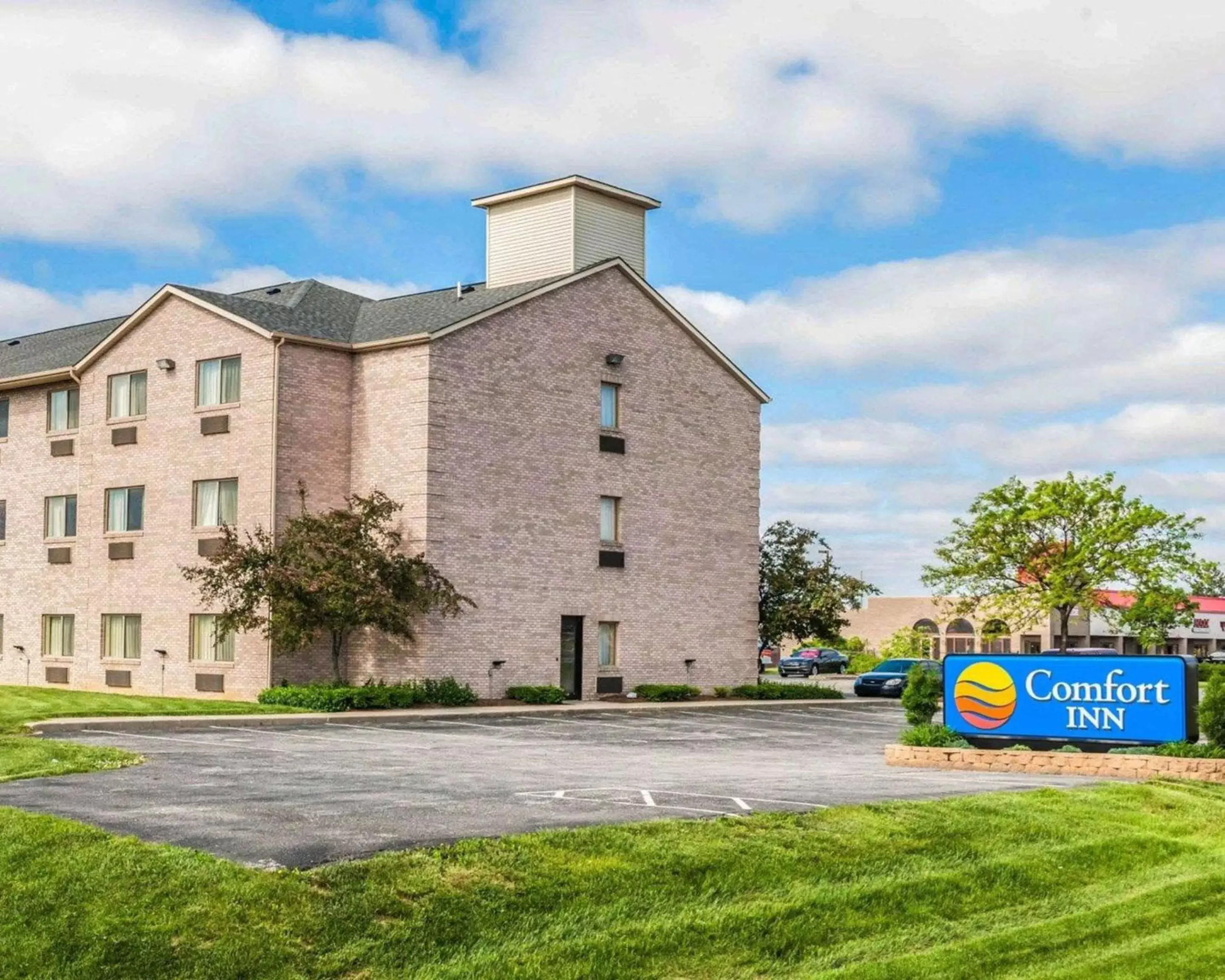 Property Building in Comfort Inn Avon-Indianapolis West