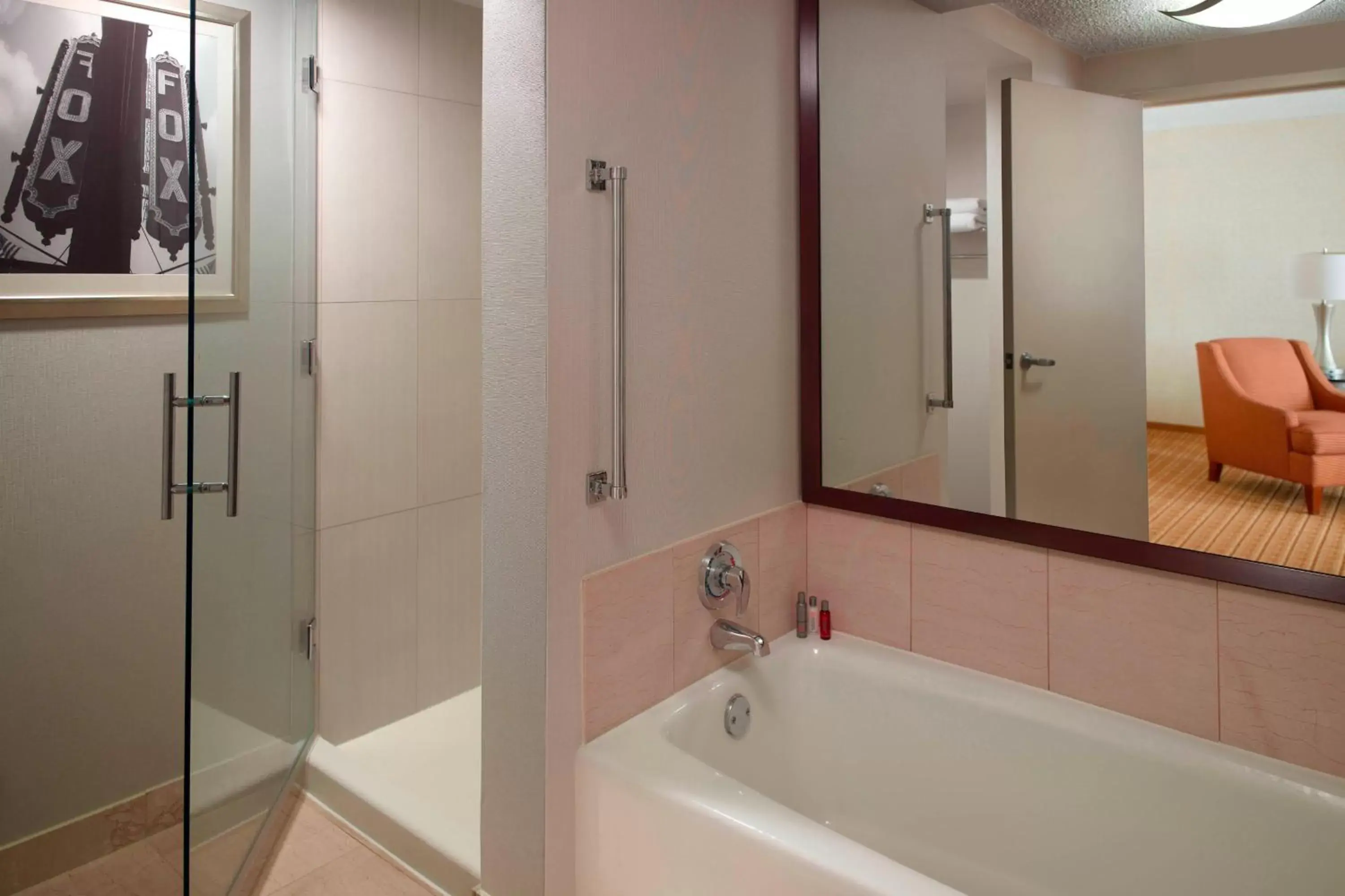 Bathroom in Atlanta Marriott Suites Midtown