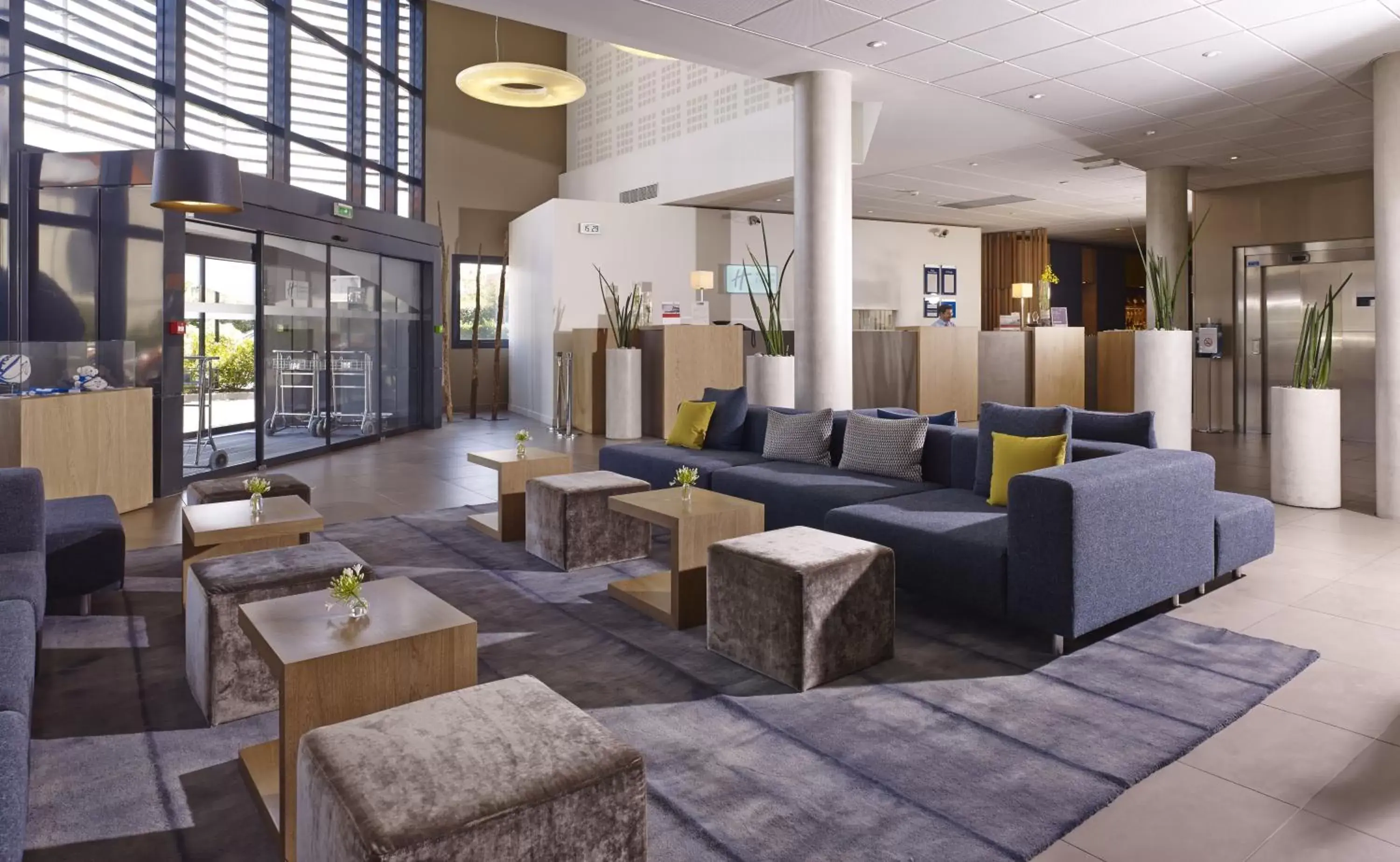 Property building, Lobby/Reception in Holiday Inn Express Toulouse Airport, an IHG Hotel