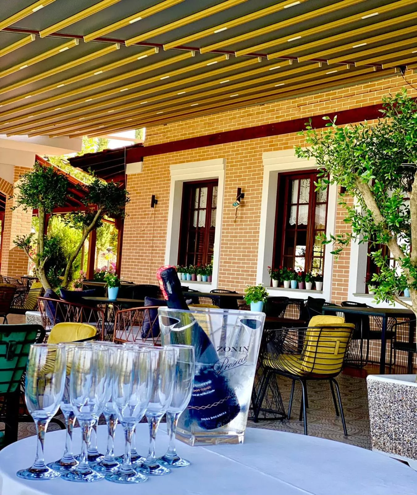 Restaurant/places to eat in Ardenica Boutique Hotel