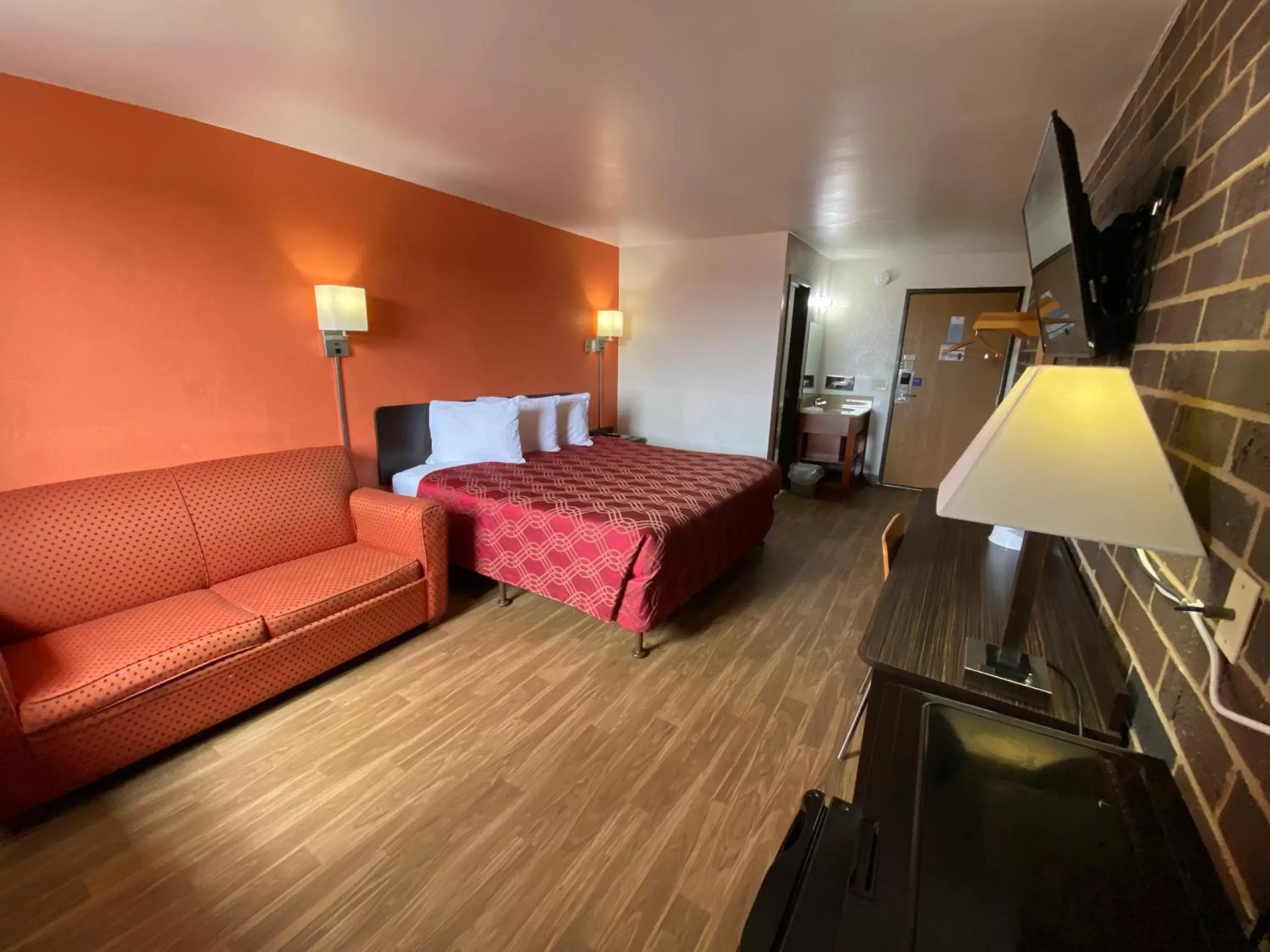 Bedroom, Bed in Reliance Inn Bedroom, Bed in Reliance Inn