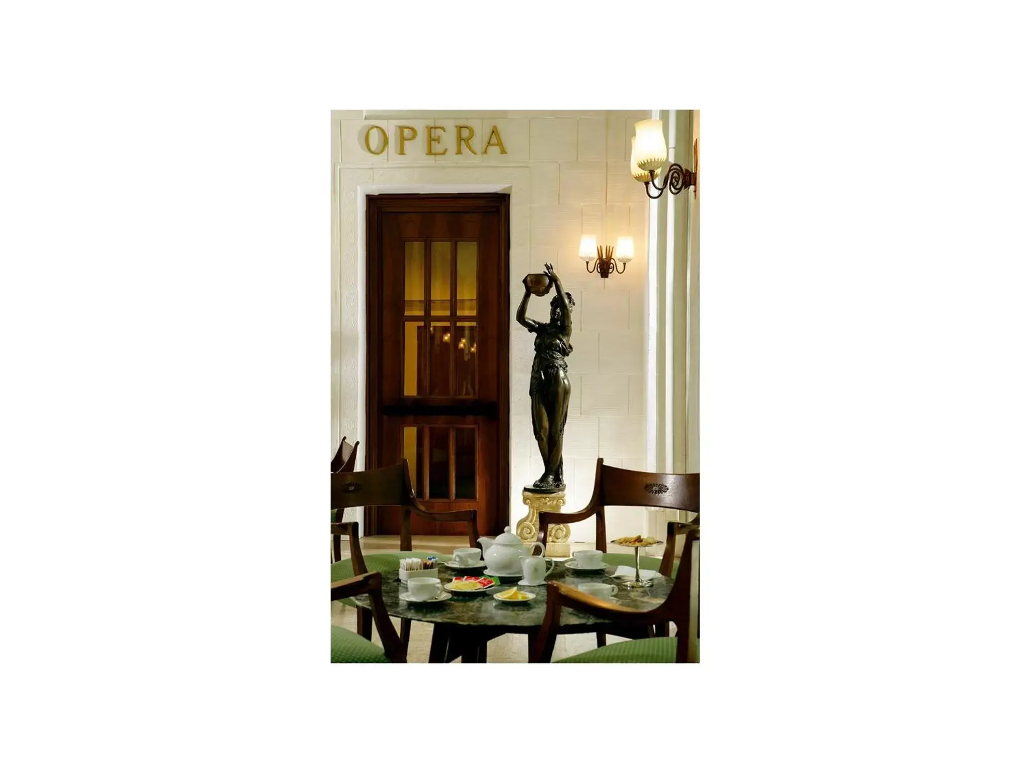 Restaurant/places to eat in Hotel Quirinale