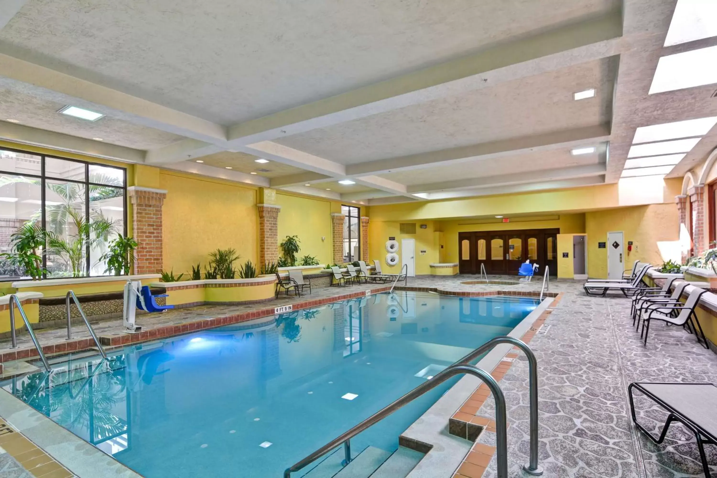 Swimming Pool in Embassy Suites by Hilton Orlando North