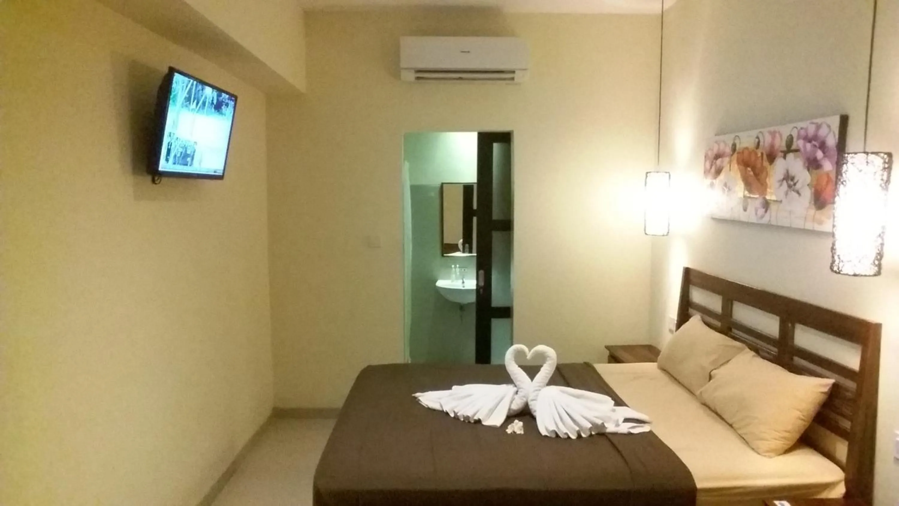 Bedroom, Bed in Coco De Heaven House