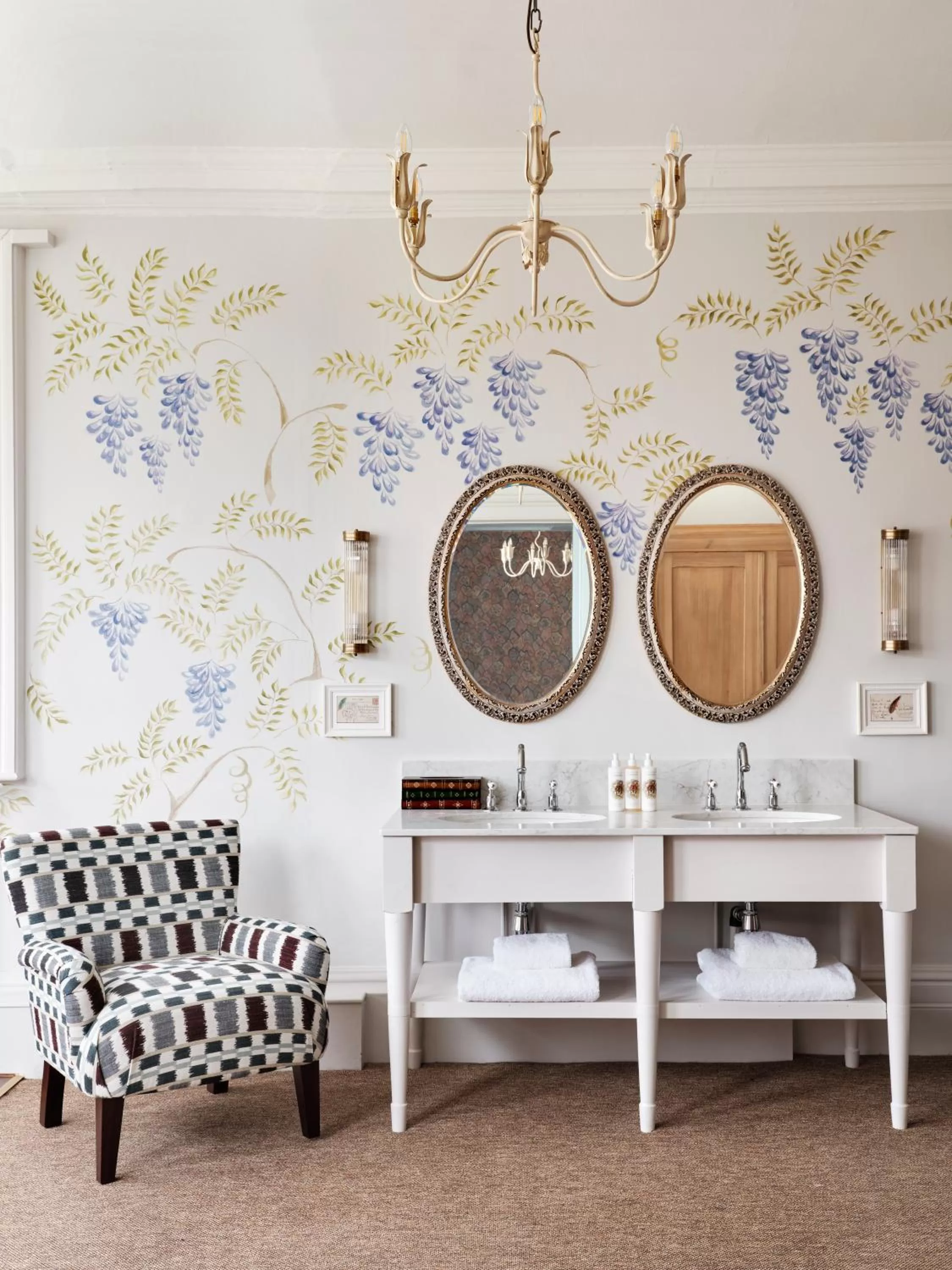 Seating area in The Retreat, Elcot Park