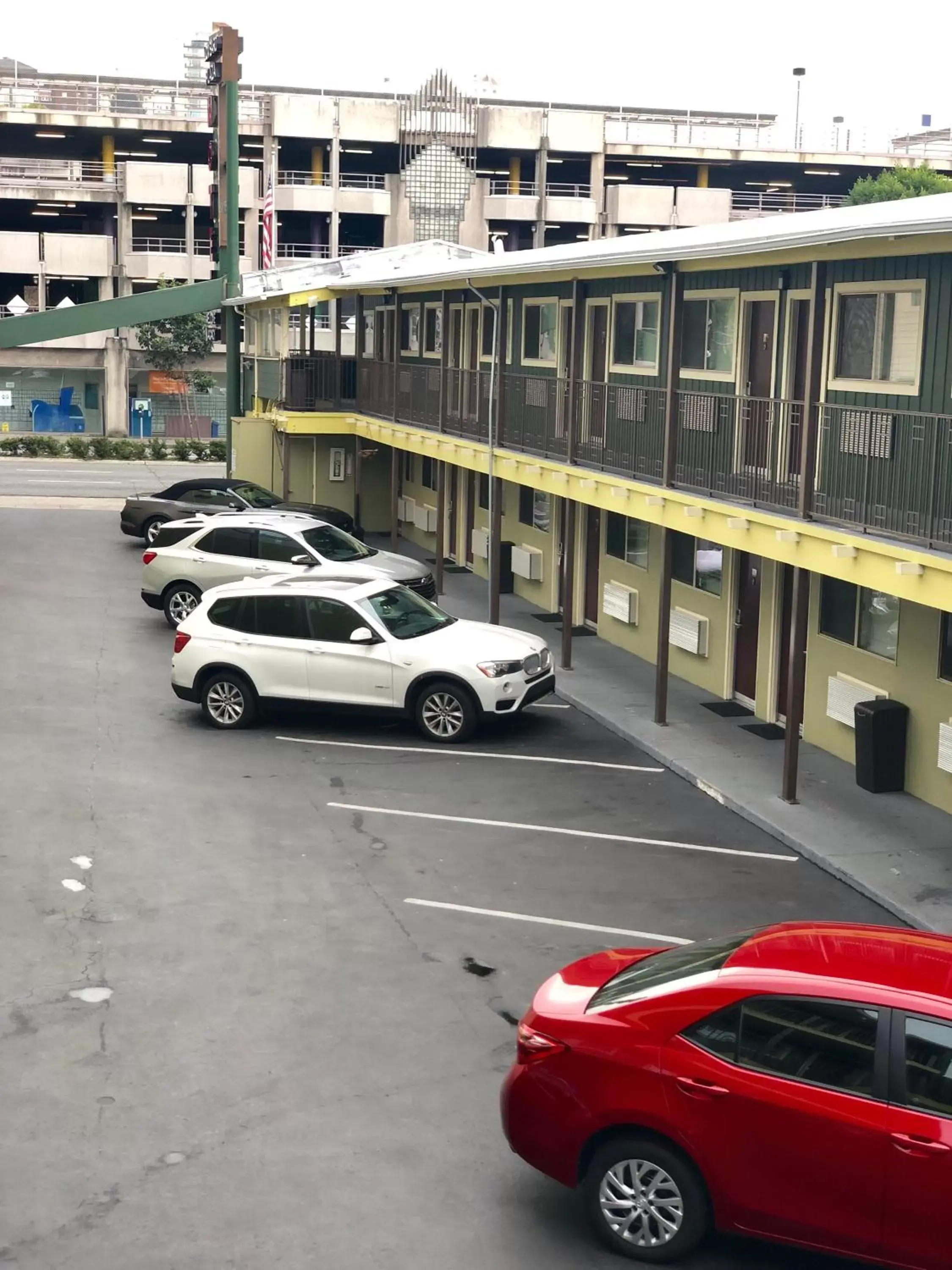 Property Building in Lombard Plaza Motel