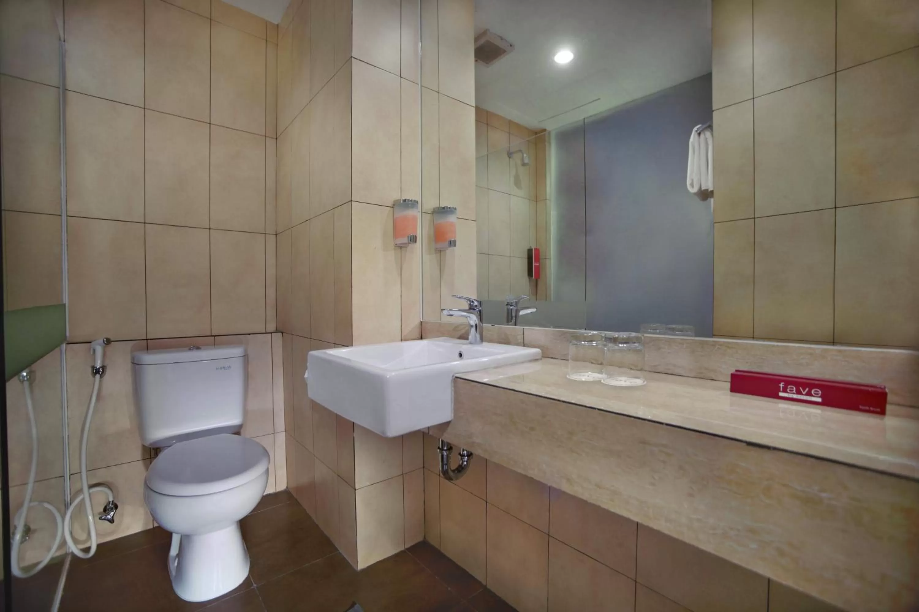 Toilet in favehotel Langko Mataram - Lombok