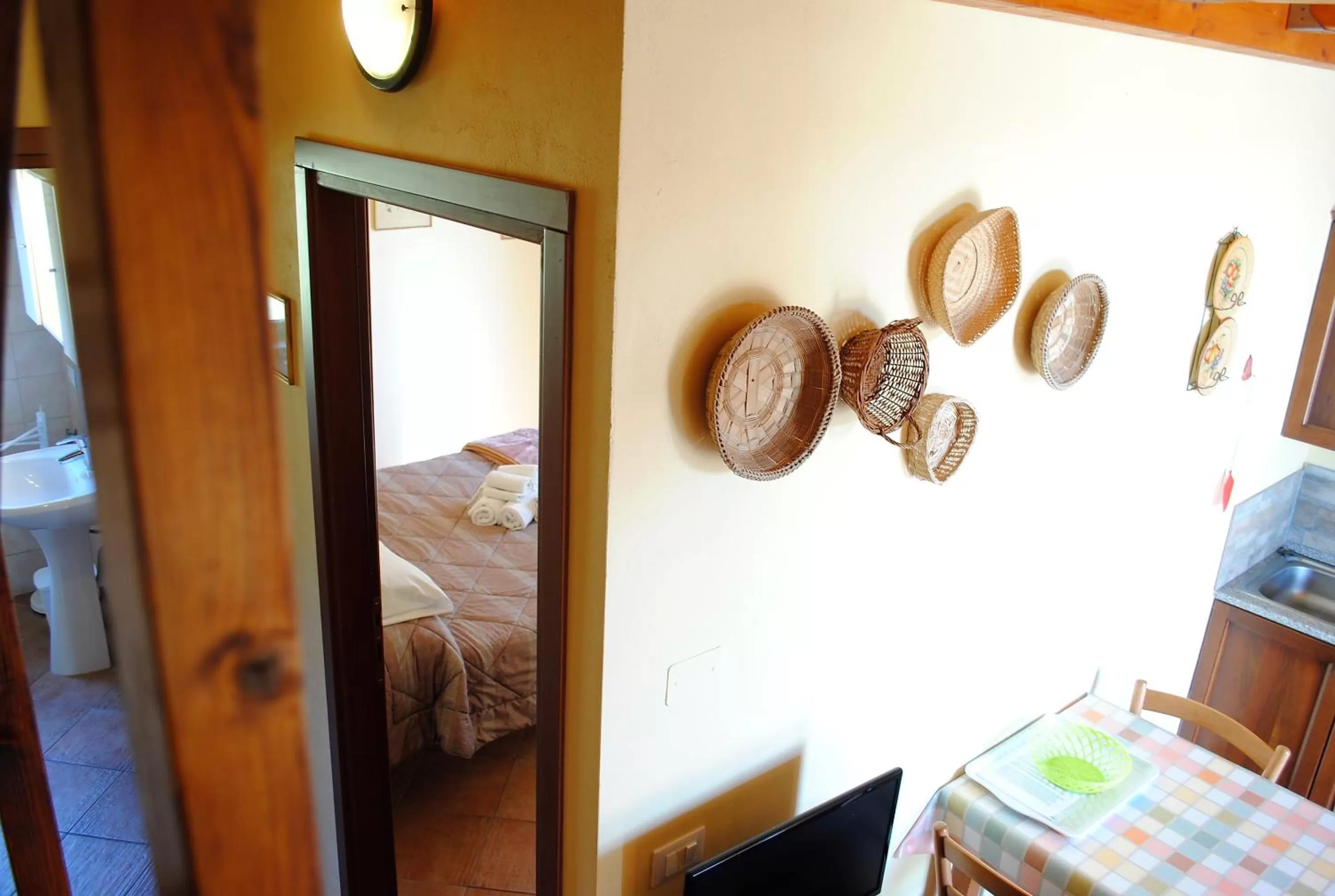 Bathroom, Bed in AGRITURISMO MELOGRANO D'ORO