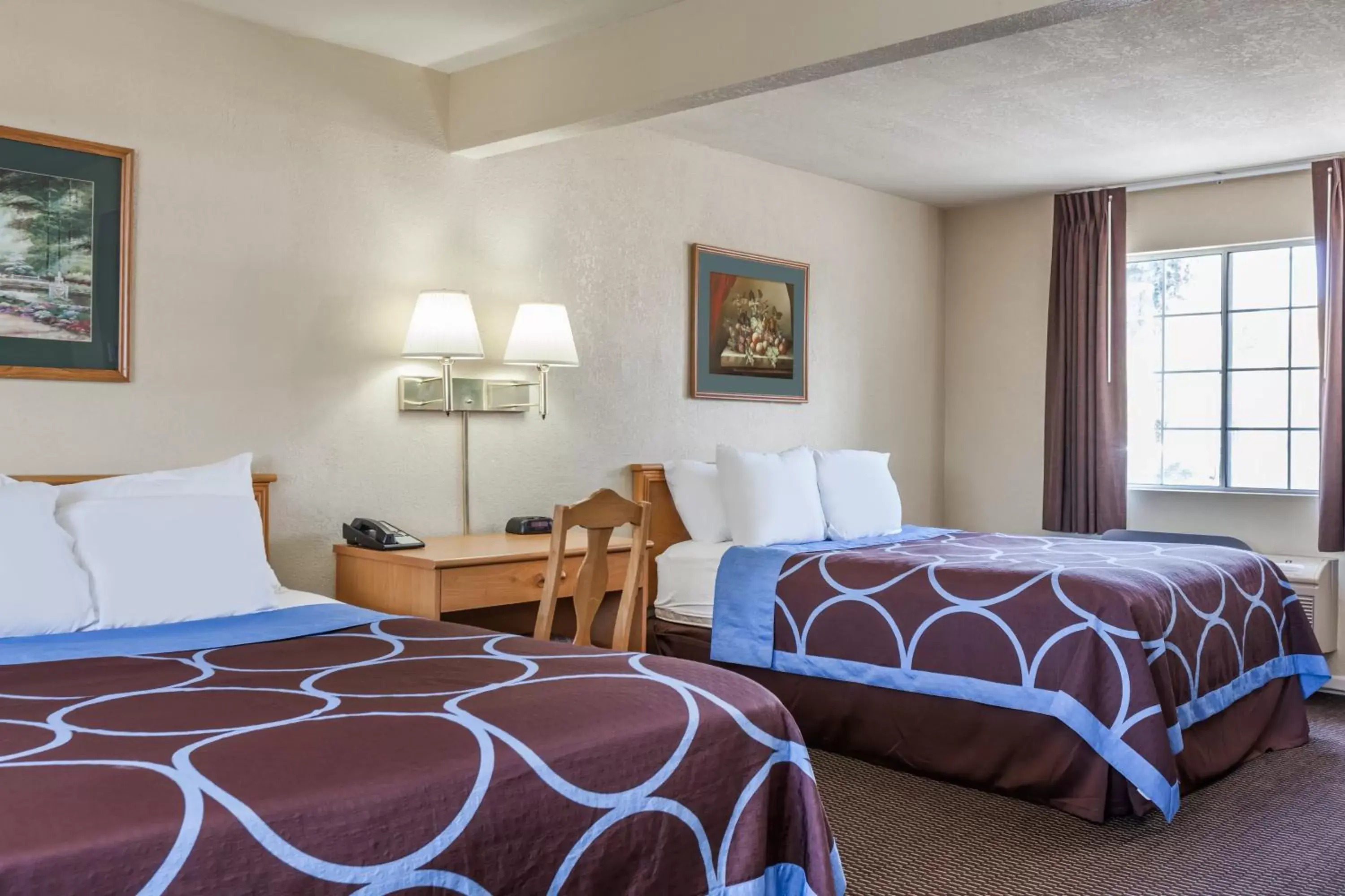 Queen Room with Two Queen Beds - Smoking in Hotel Rose Garden