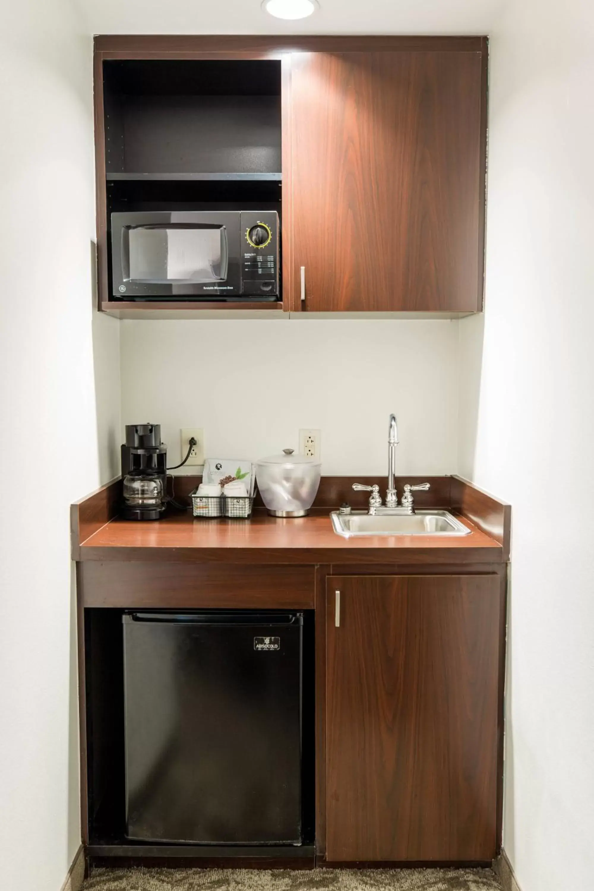 Bedroom, Kitchen/Kitchenette in SpringHill Suites Florence