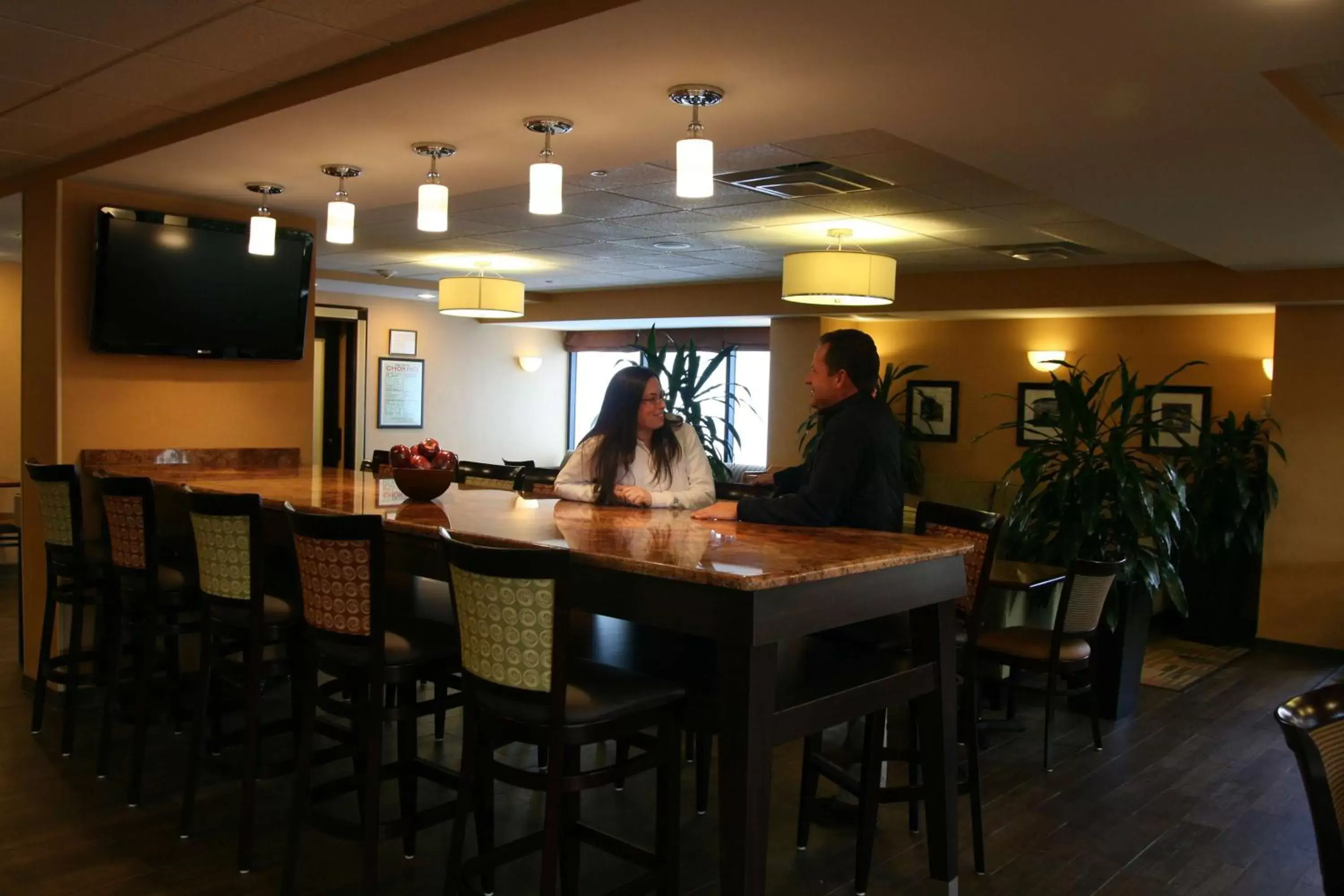 Dining area in Hampton Inn Long Island/Commack