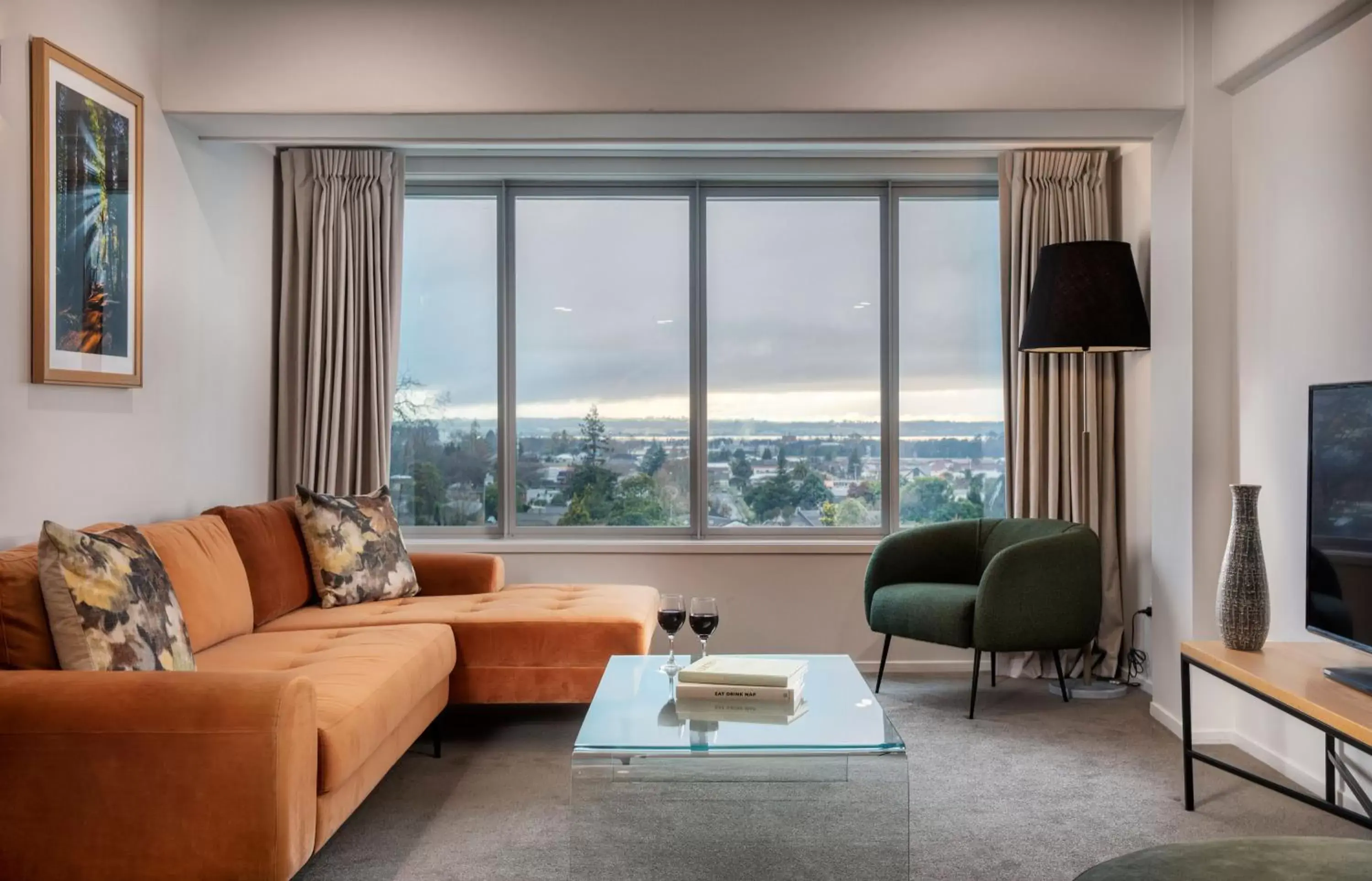 Living room, Seating Area in Rydges Rotorua