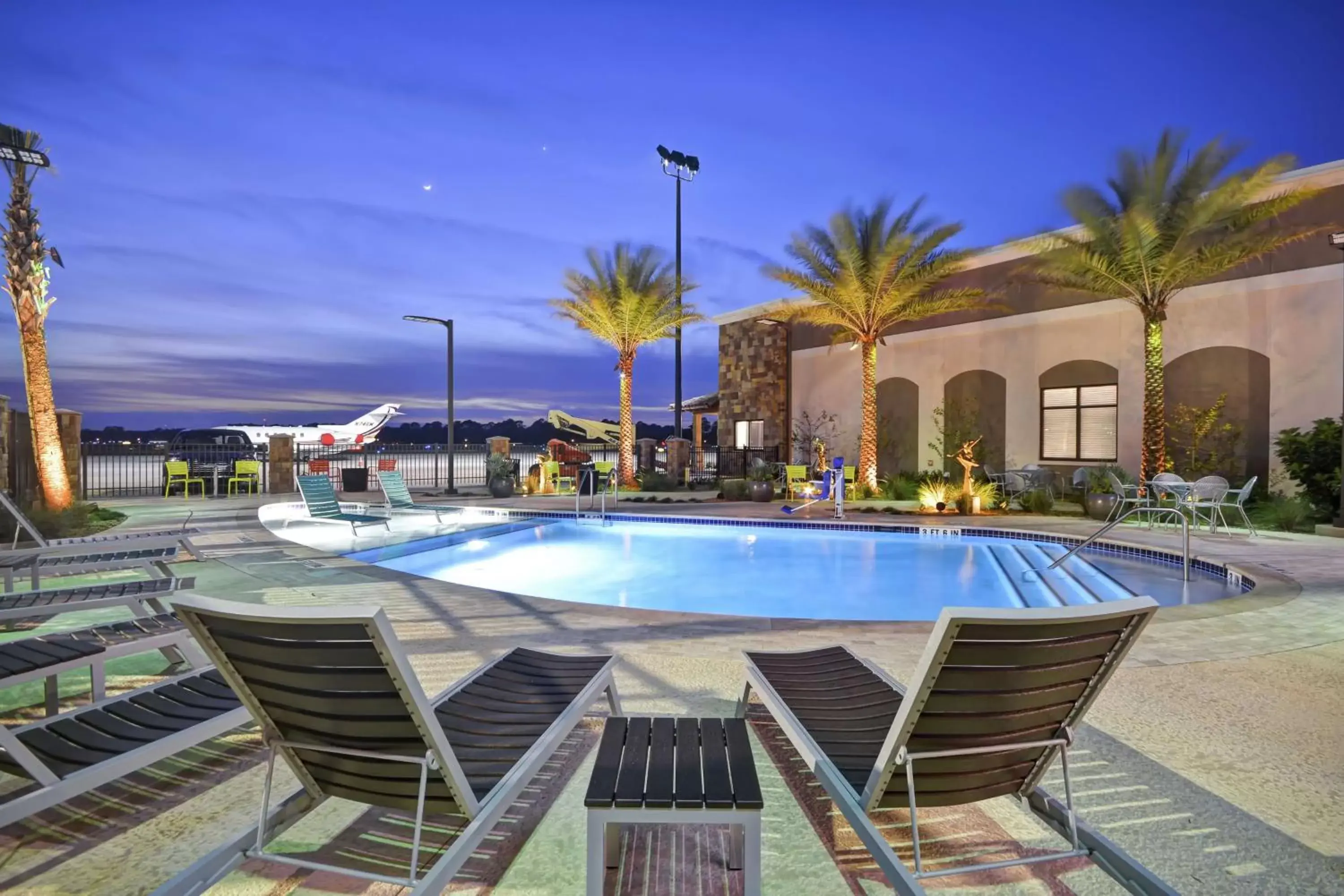 Property building, Swimming Pool in Home2 Suites By Hilton St. Simons Island