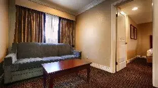 King Room with Roll-In Shower - Disability Access/Non-Smoking in Best Western Woodland Hills
