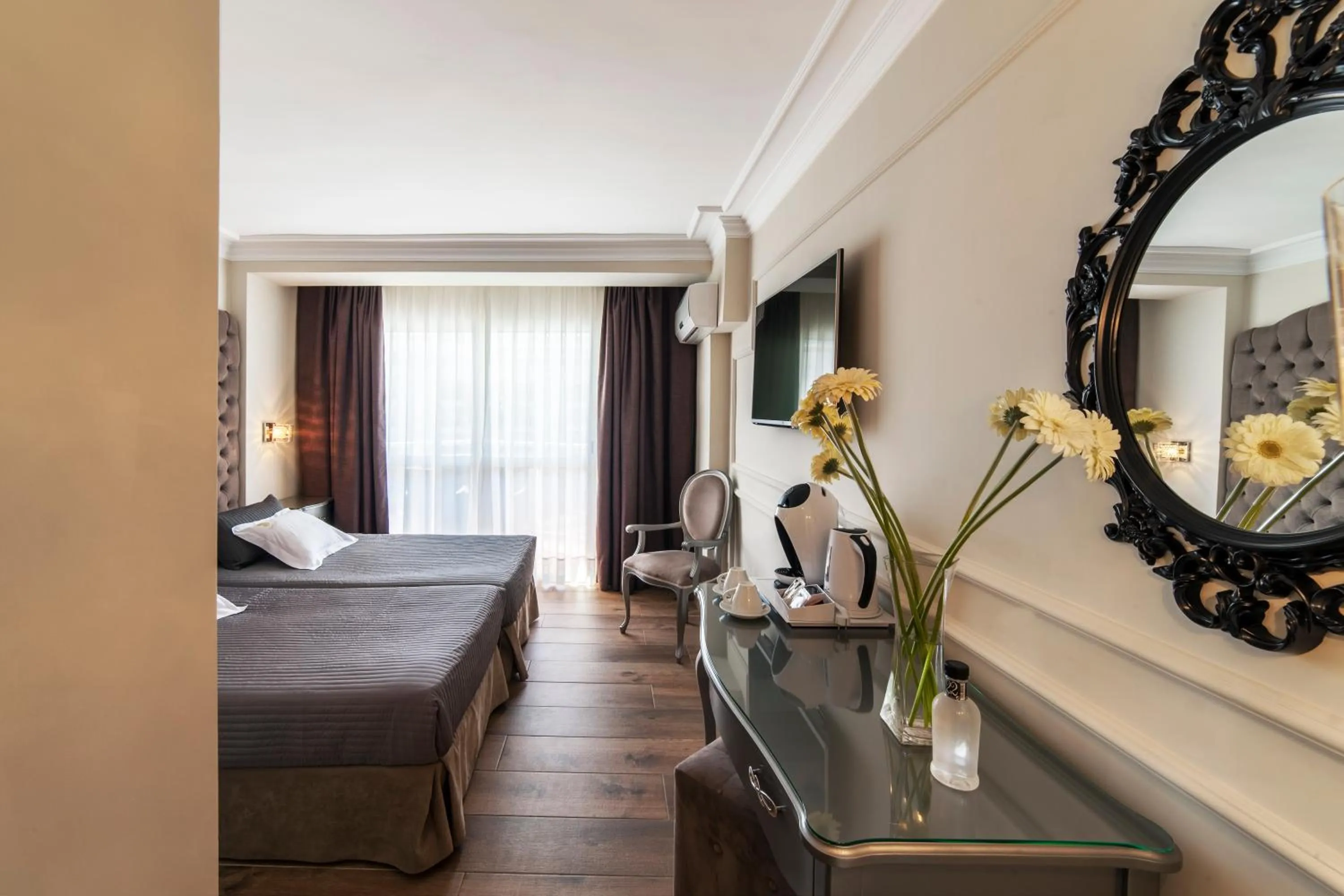 Coffee/tea facilities, Bed in Essence Hotel Boutique