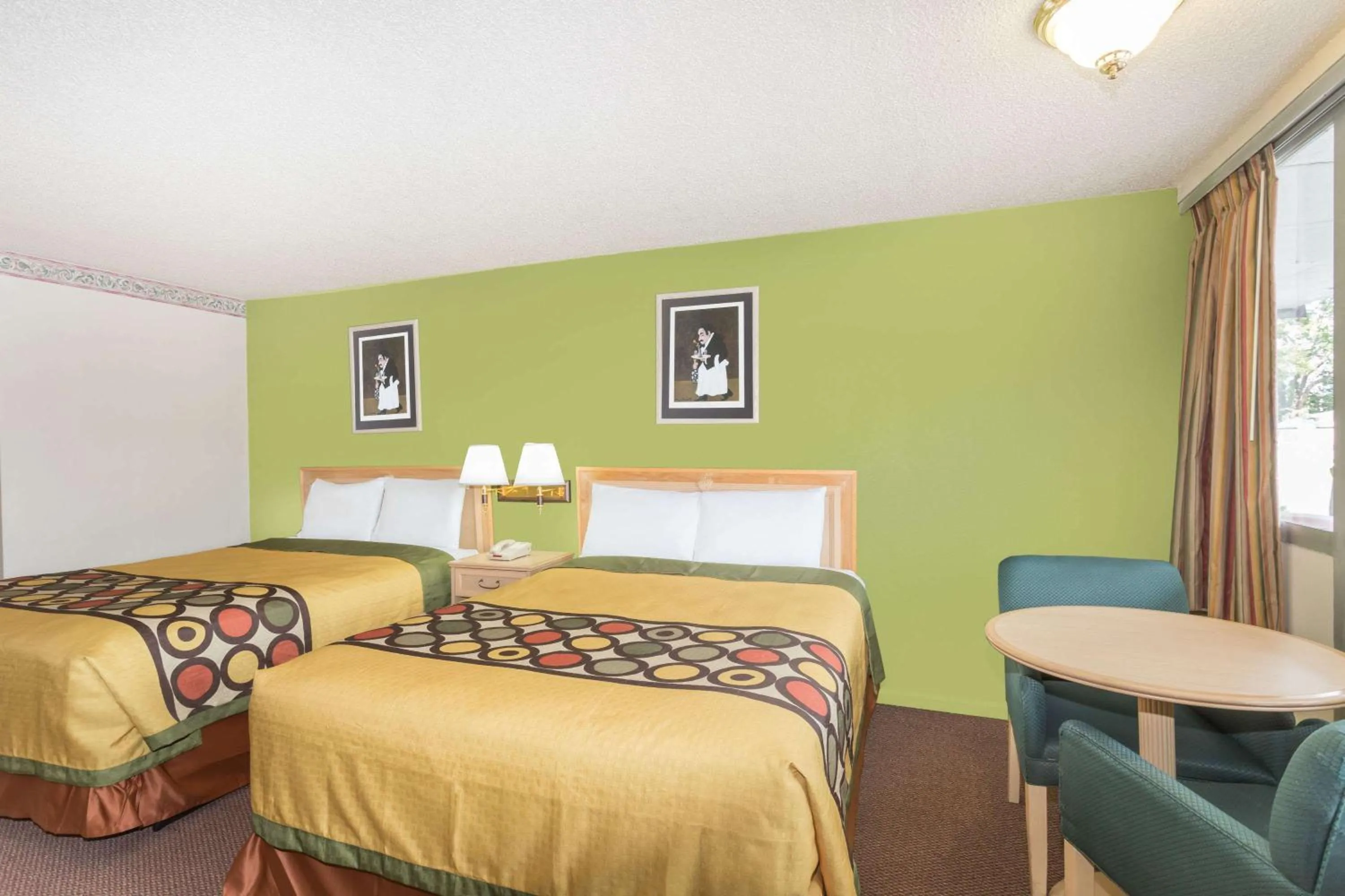 Photo of the whole room, Bed in Knights Inn Statesboro