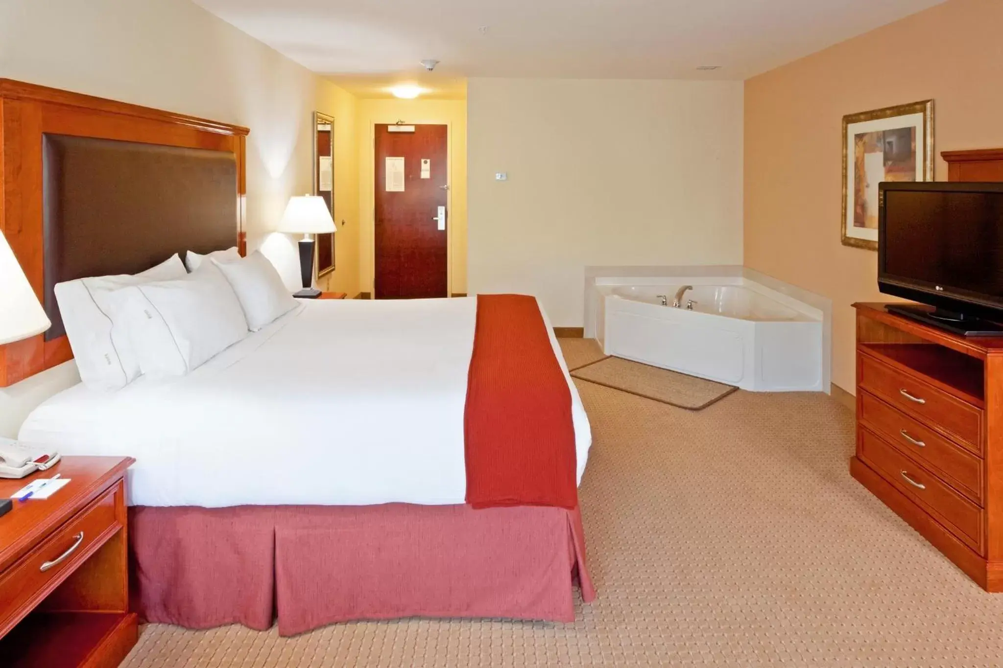 Bedroom, Bed in Holiday Inn Express & Suites Albany Airport Area - Latham, an IHG Hotel