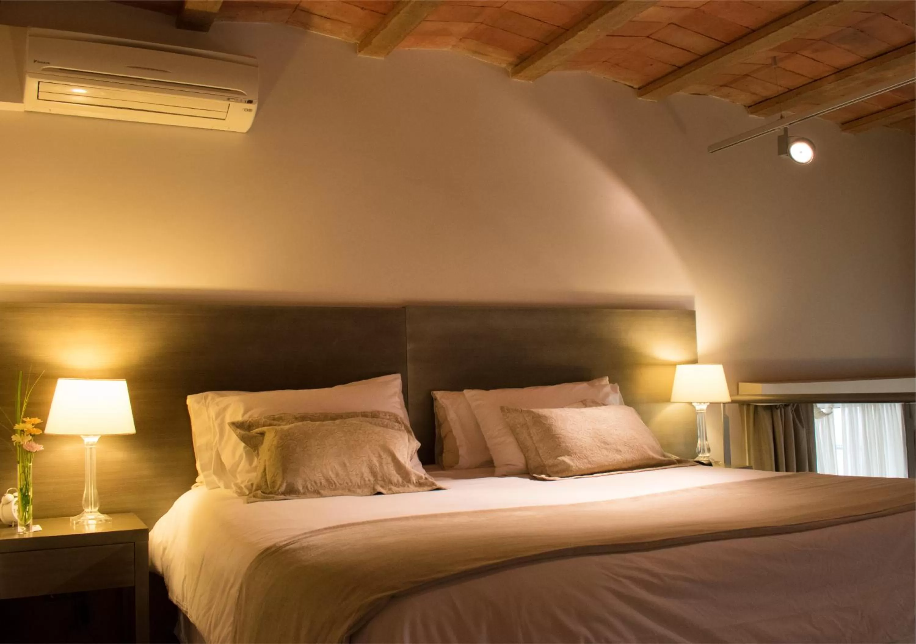 Photo of the whole room, Bed in San Telmo Suites