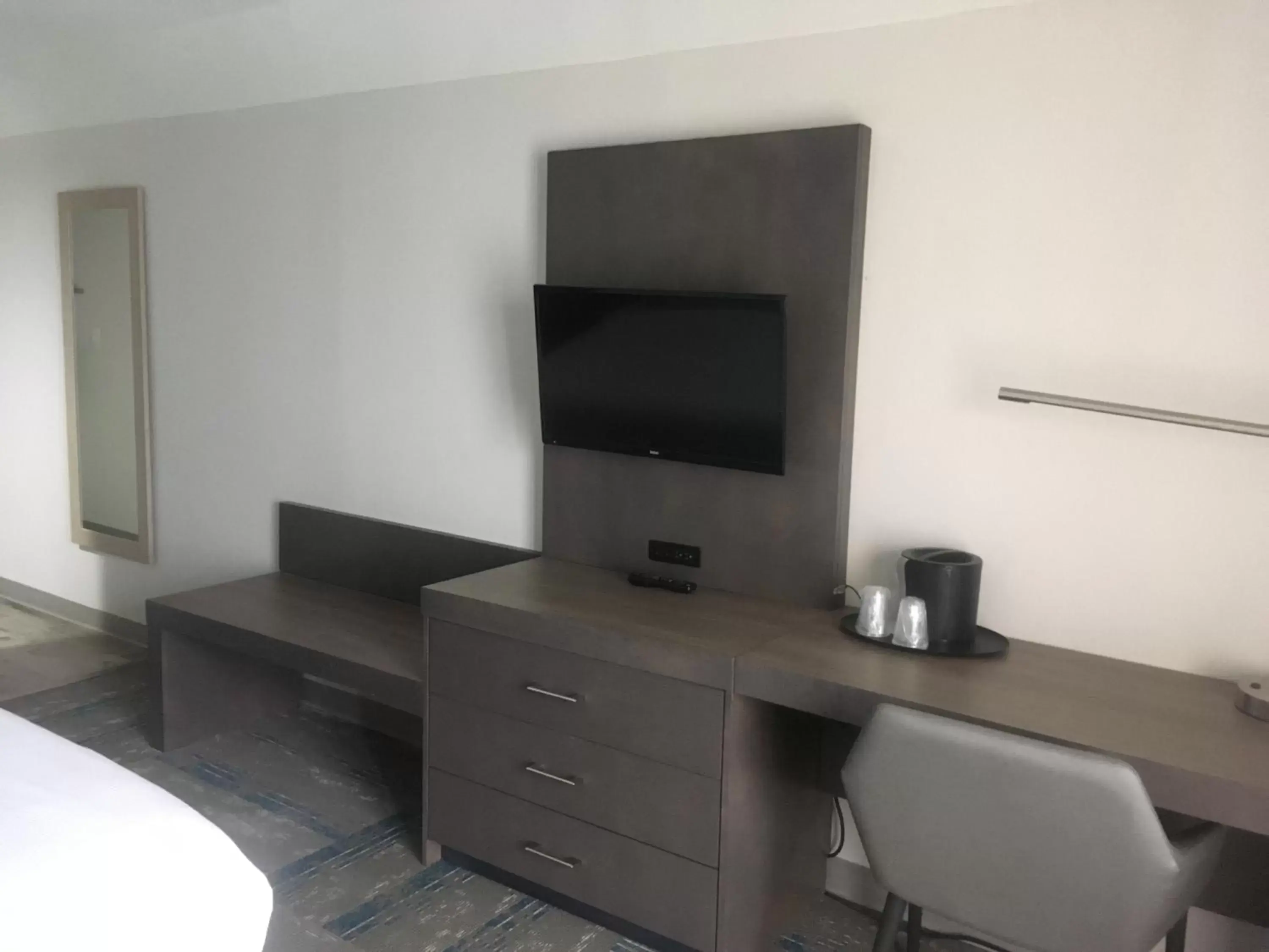 TV and multimedia, TV/Entertainment Center in The Inn at Pine Knoll Shores Oceanfront