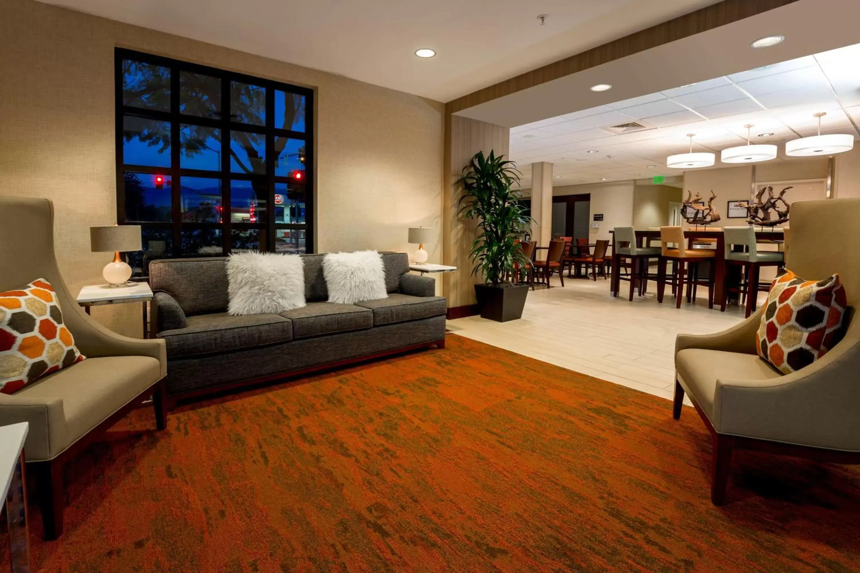 Lobby or reception, Seating Area in Hampton Inn Santa Barbara/Goleta