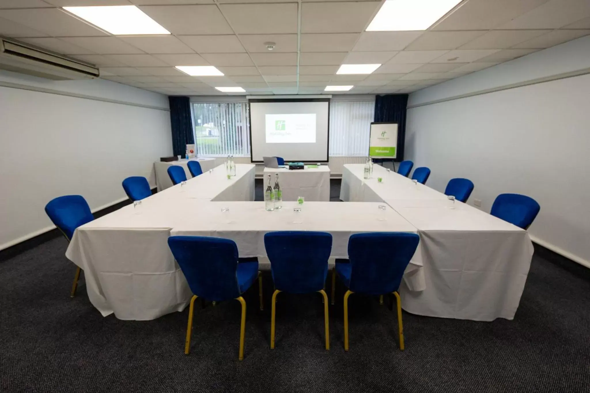 Meeting/conference room in Holiday Inn Newport, an IHG Hotel