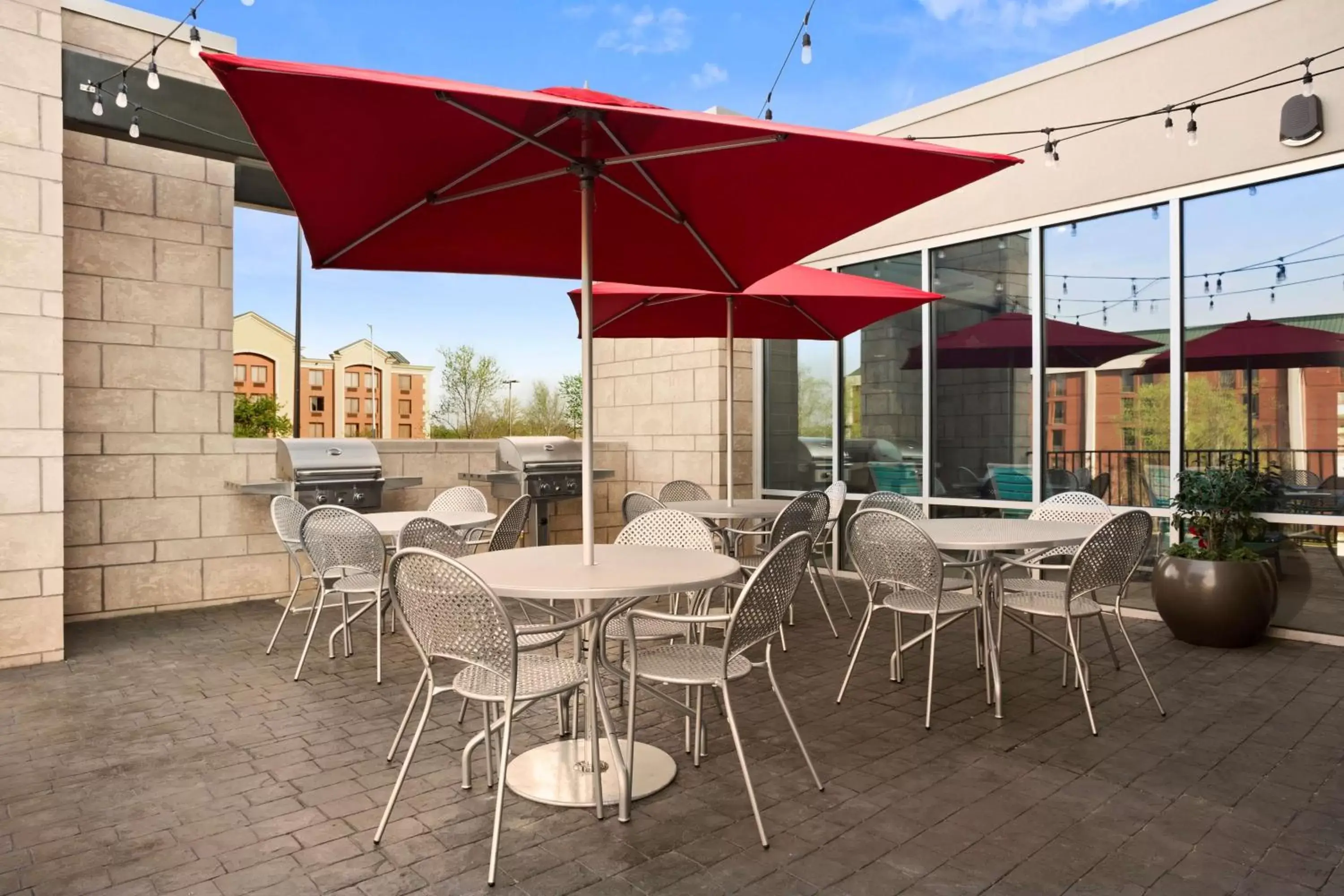 Property building, Restaurant/Places to Eat in Home2 Suites by Hilton Greensboro Airport
