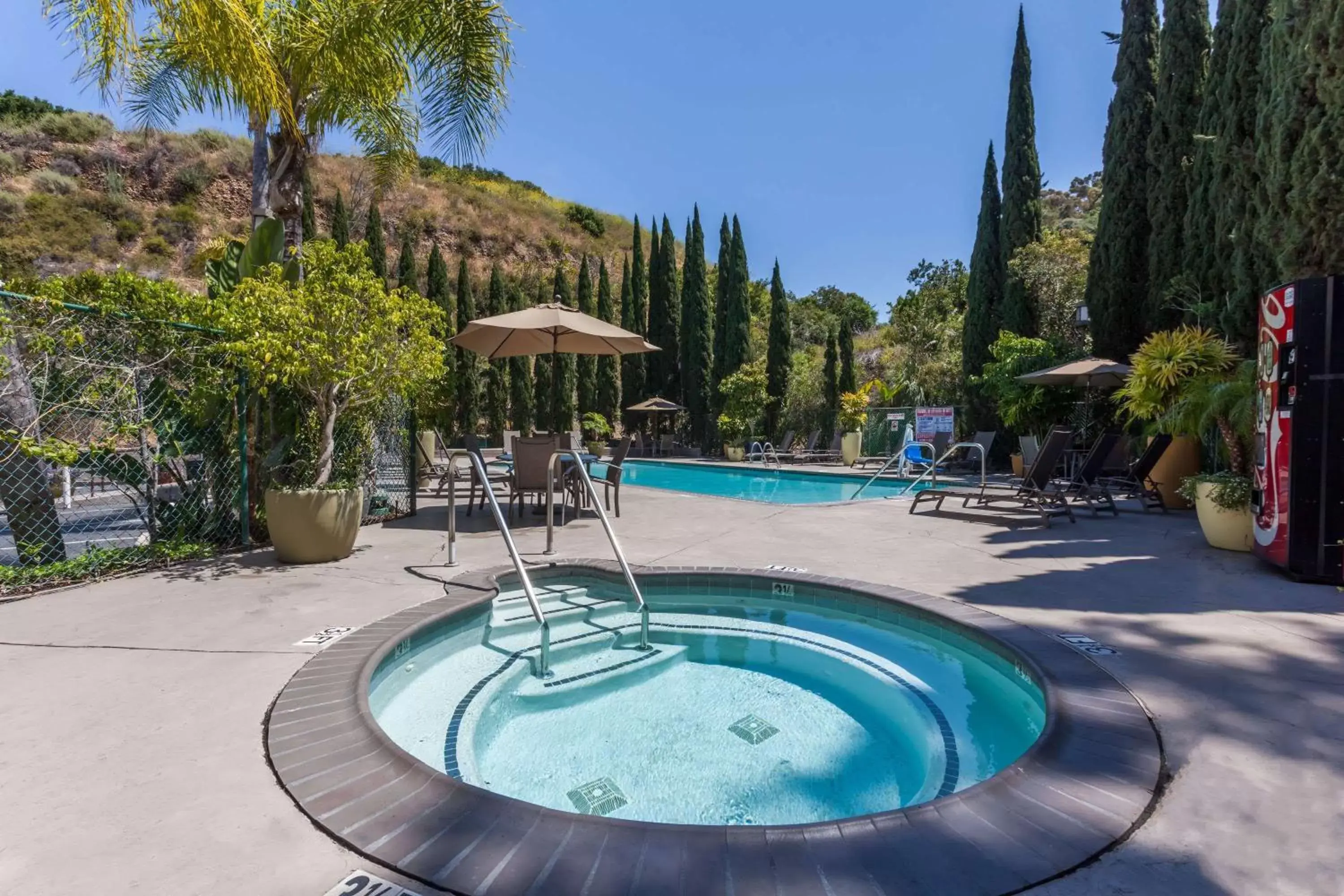 Hot Tub, Swimming Pool in Days Inn by Wyndham San Diego Hotel Circle