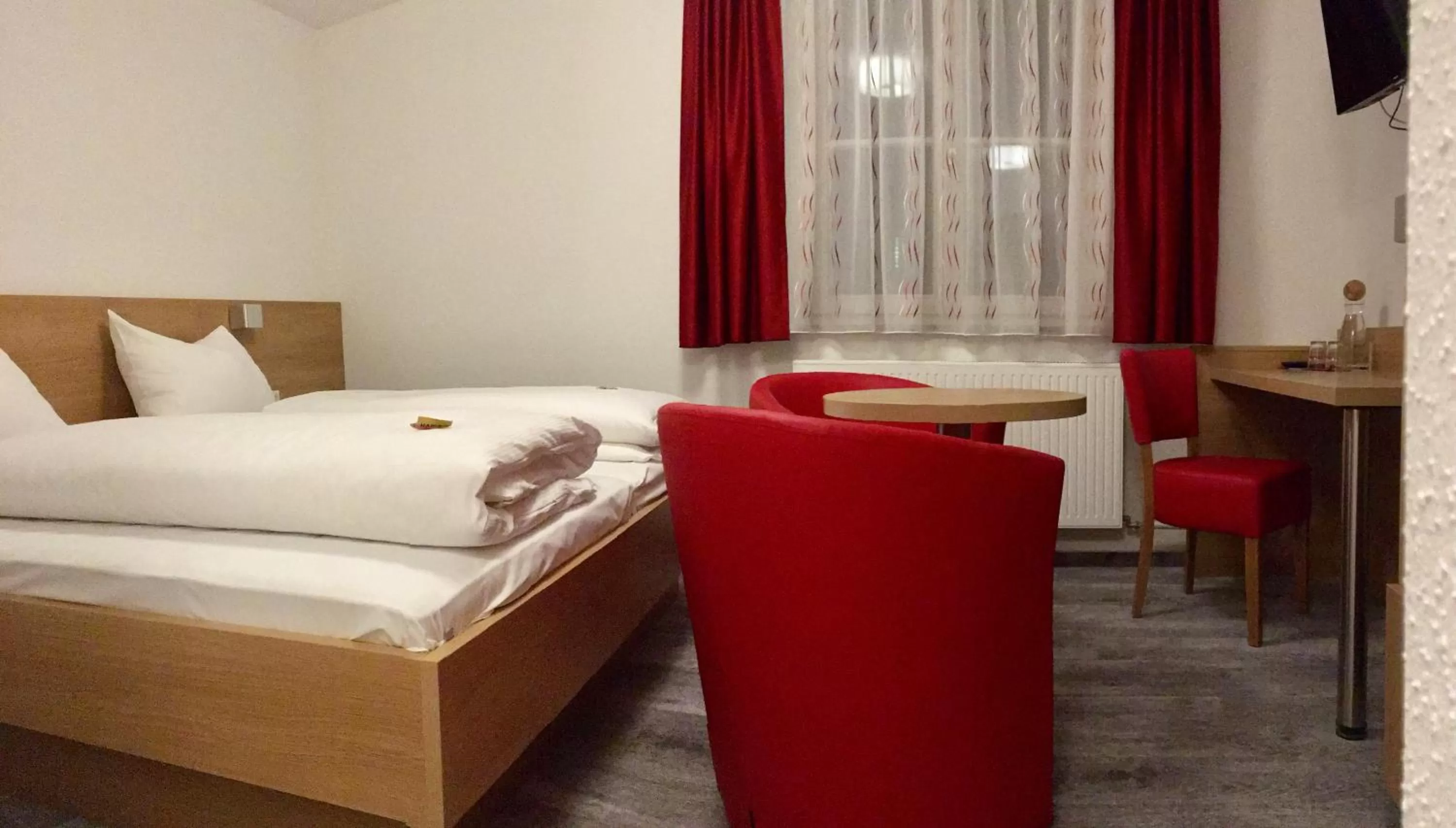 Living room, Bed in Hotel Engel