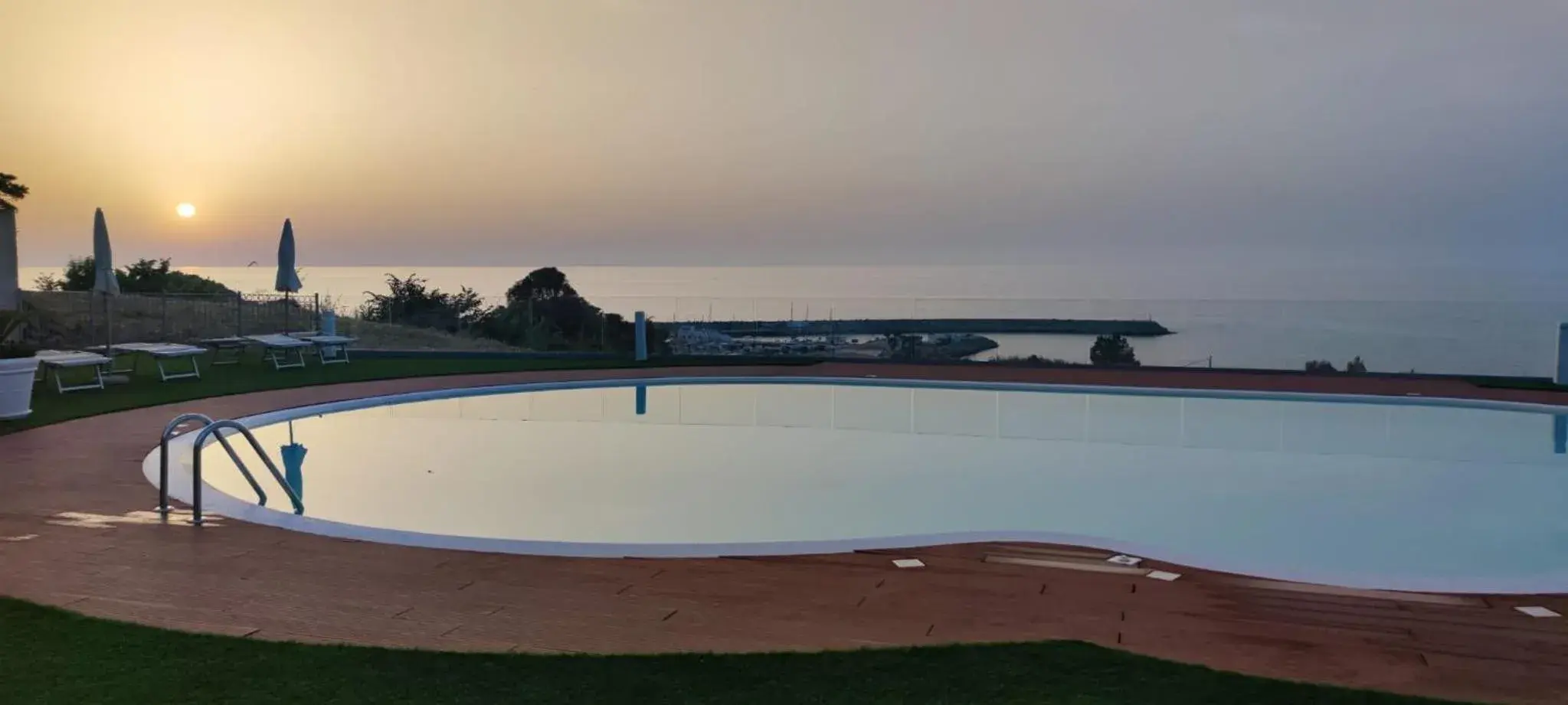 Pool view, Swimming Pool in Residence New Paradise