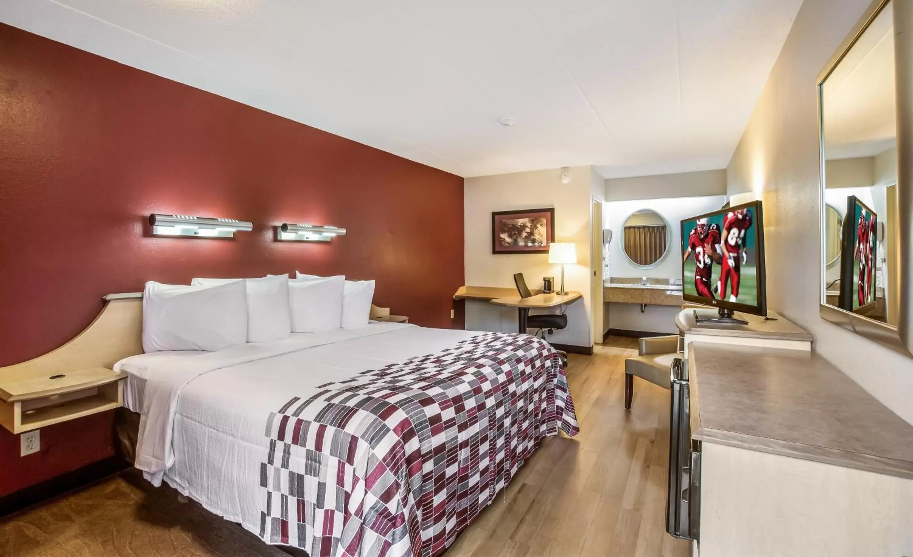 Superior King Room Non-Smoking in Red Roof Inn Detroit - Plymouth/Canton Superior King Room Non-Smoking in Red Roof Inn Detroit - Plymouth/Canton